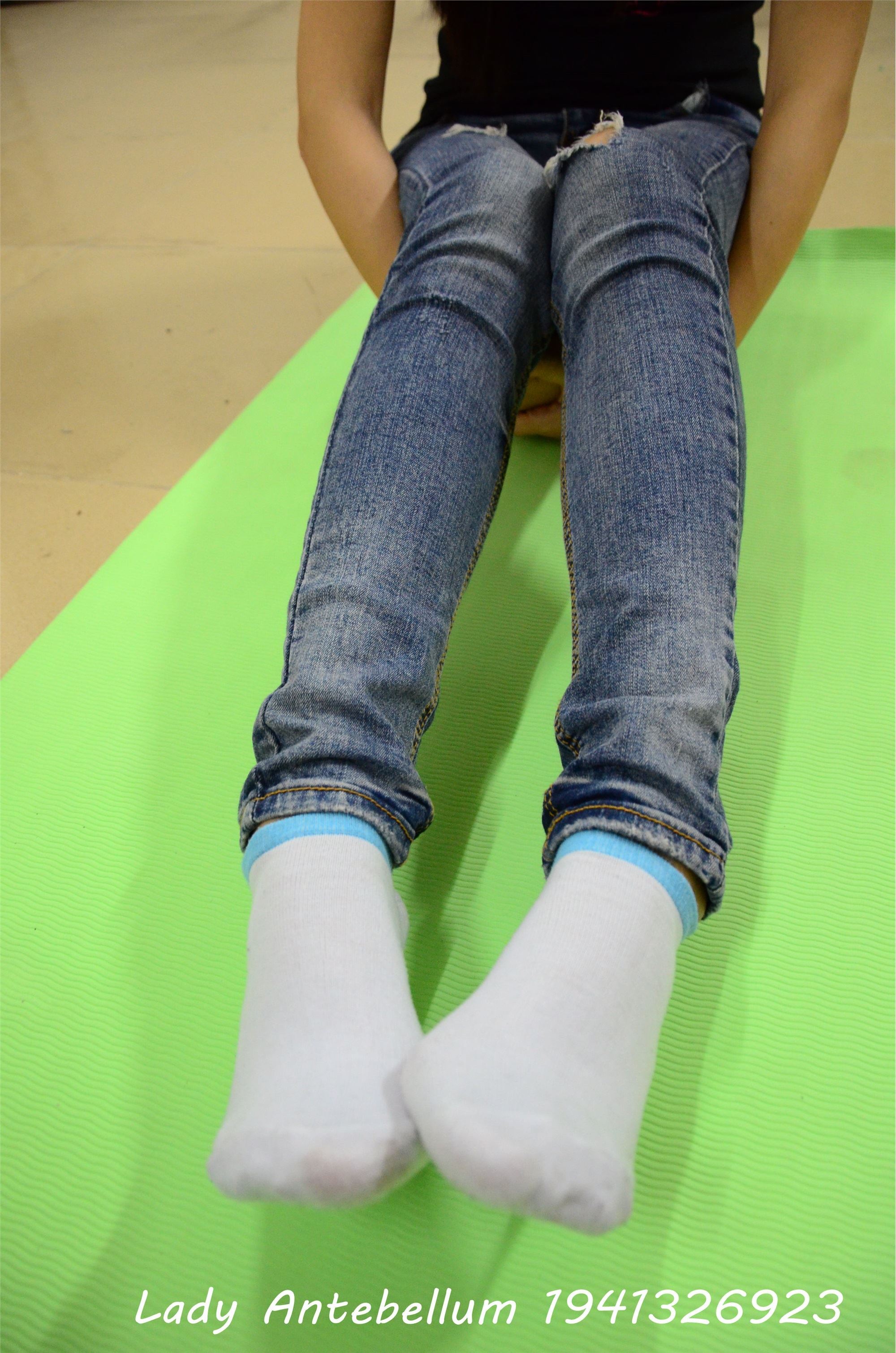 战前女神  恋足美腿棉袜女神级摄影套图 056