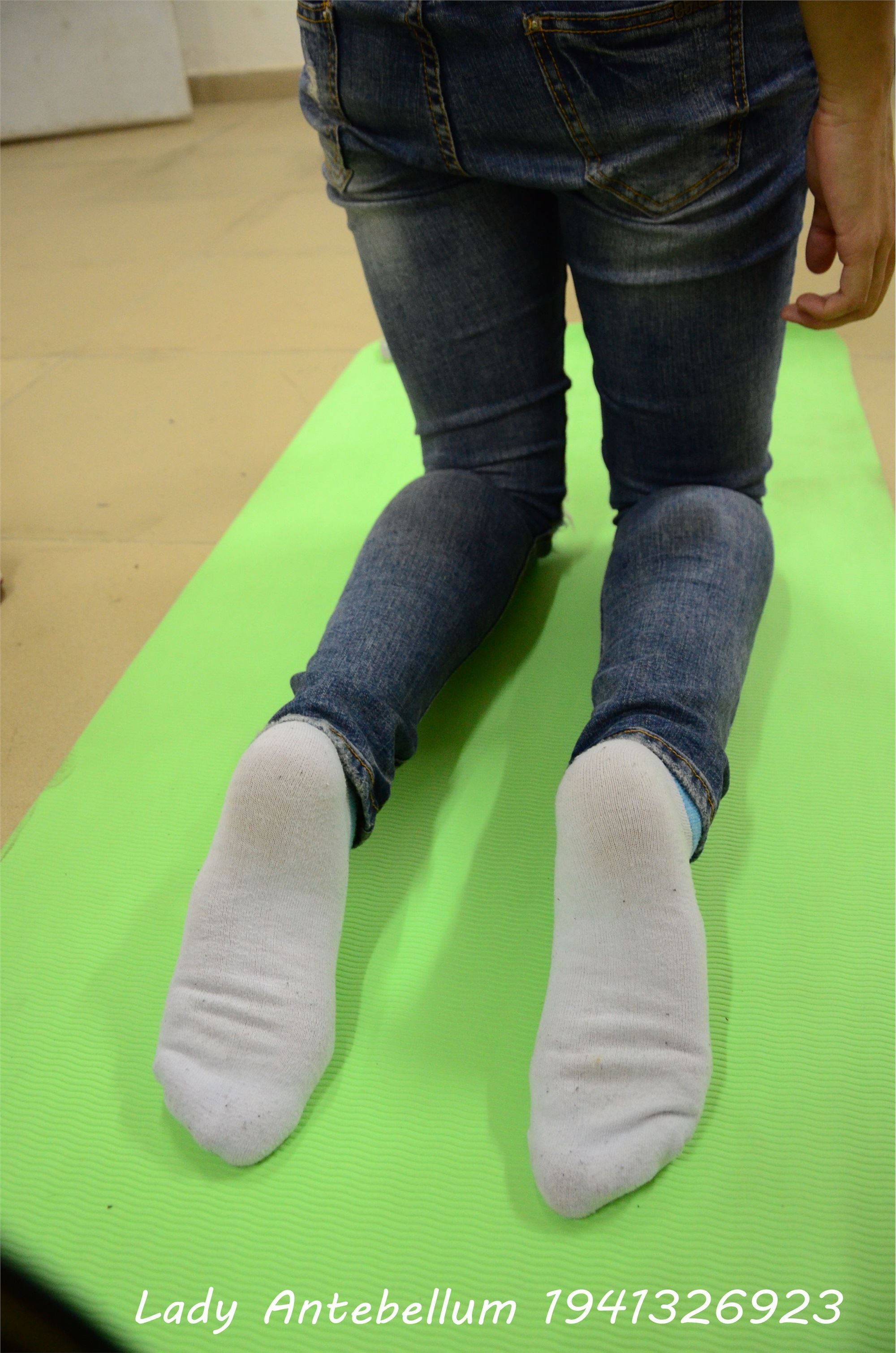 战前女神  恋足美腿棉袜女神级摄影套图 056