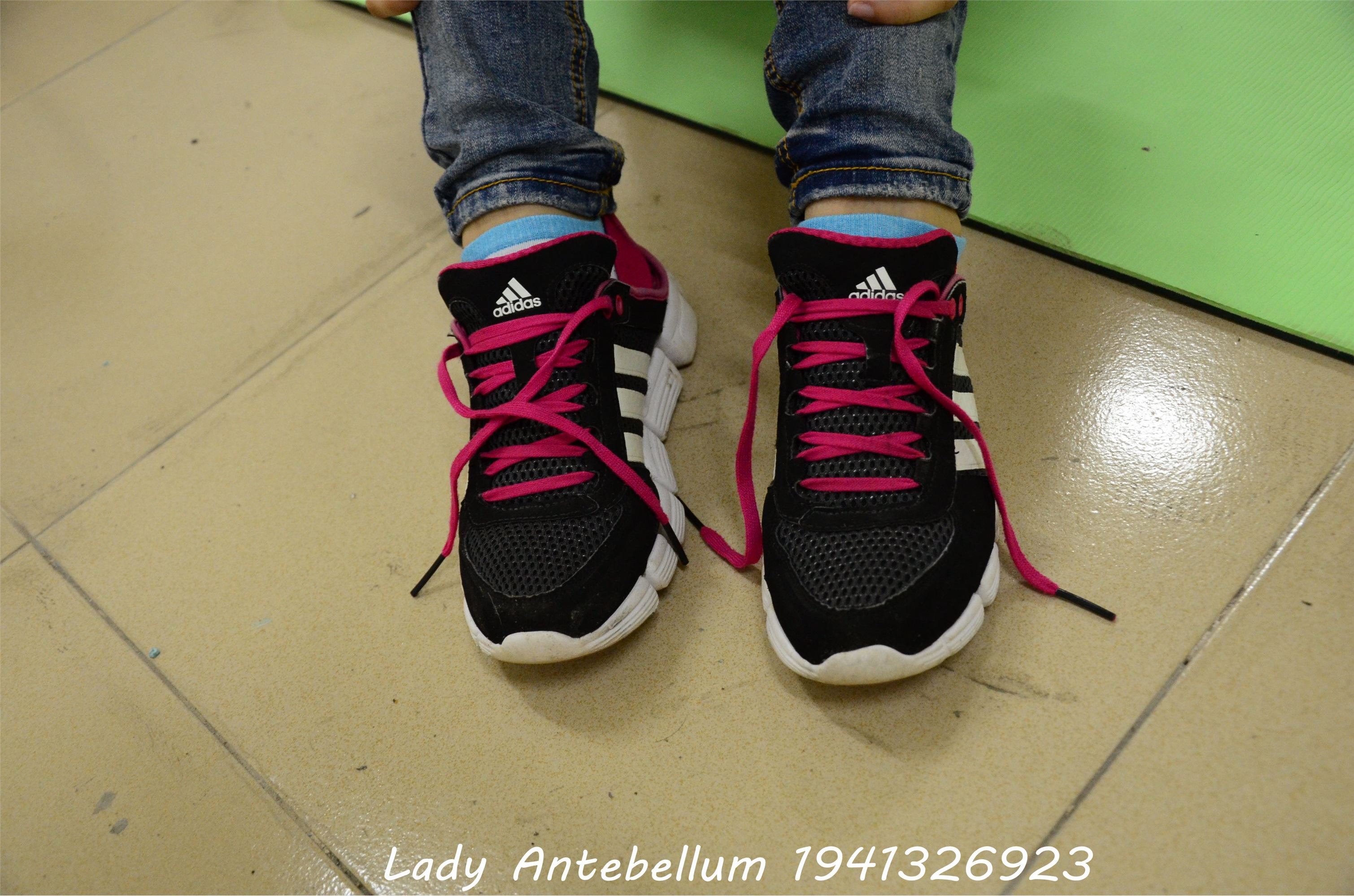 战前女神  恋足美腿棉袜女神级摄影套图 056