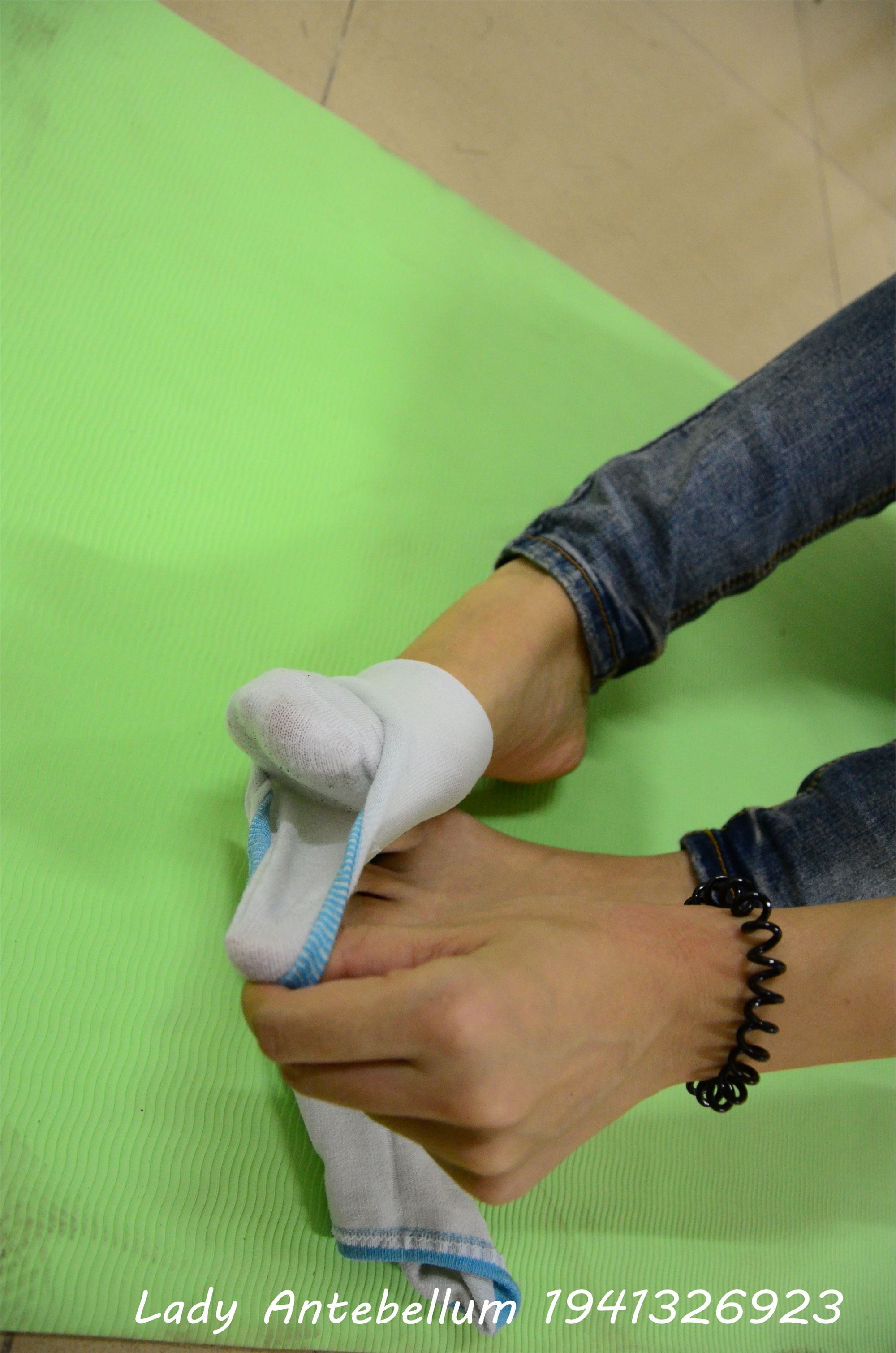 战前女神  恋足美腿棉袜女神级摄影套图 056