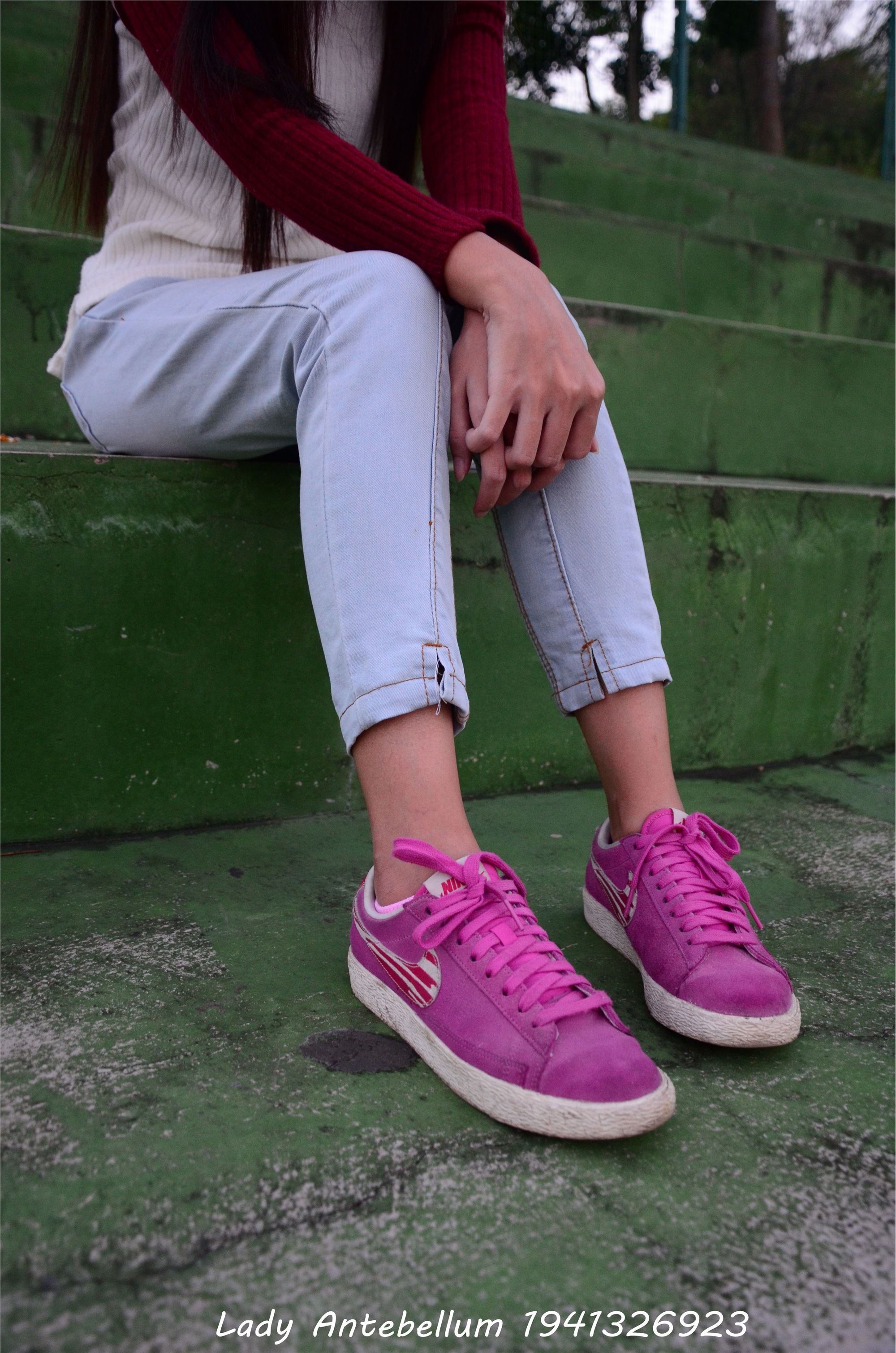 战前女神  恋足美腿棉袜女神级摄影套图 057