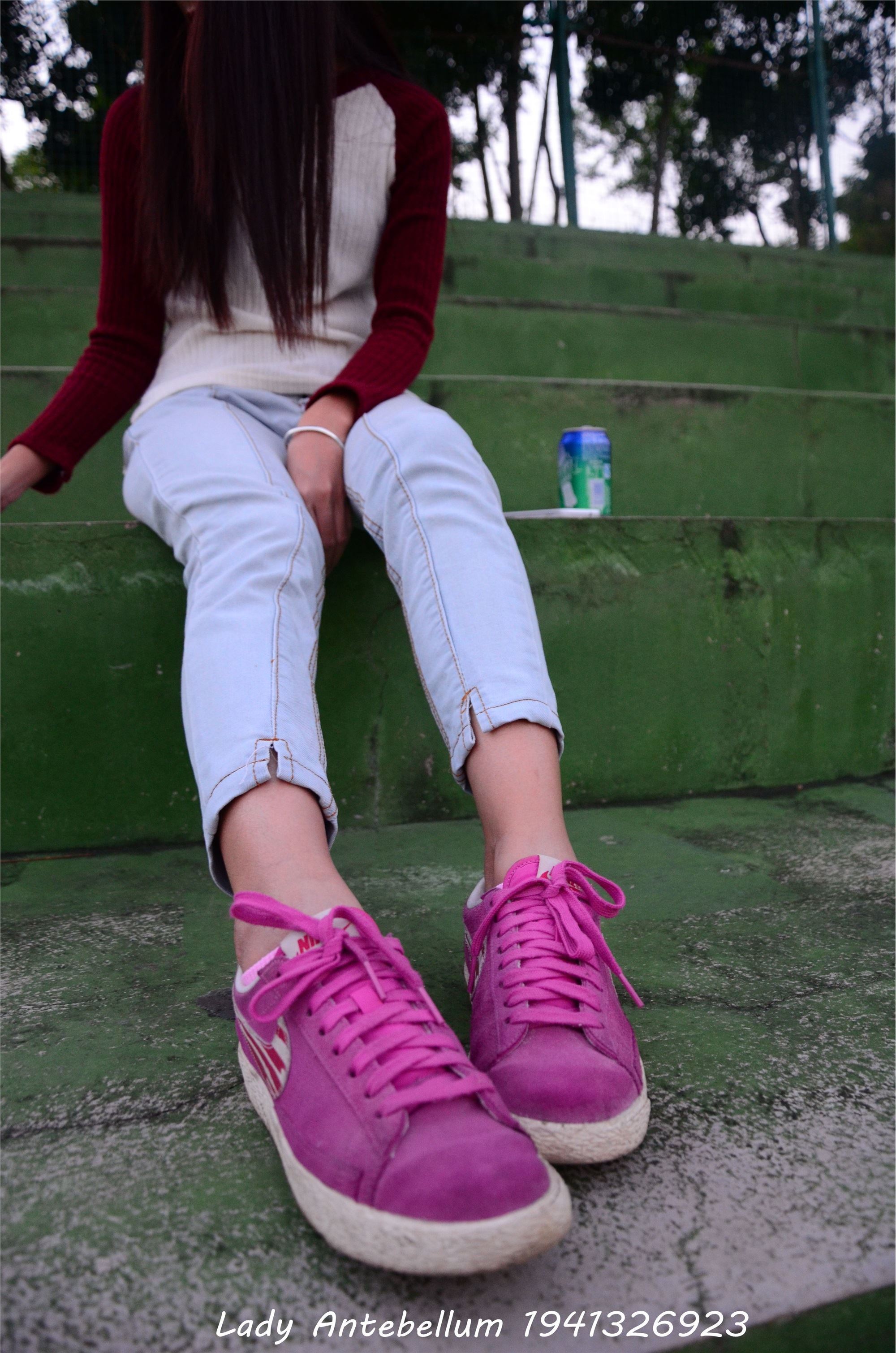 战前女神  恋足美腿棉袜女神级摄影套图 057