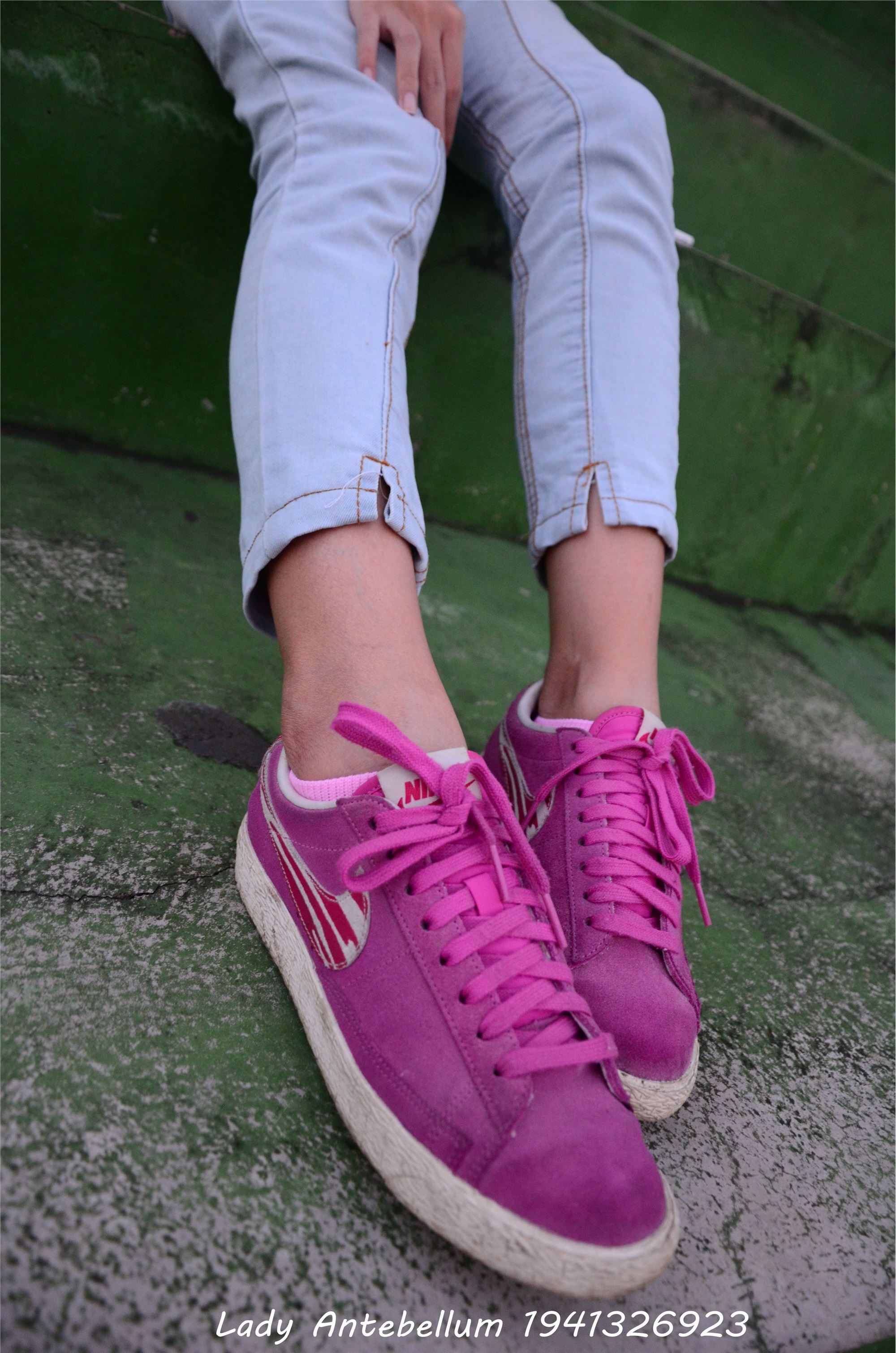 战前女神  恋足美腿棉袜女神级摄影套图 057