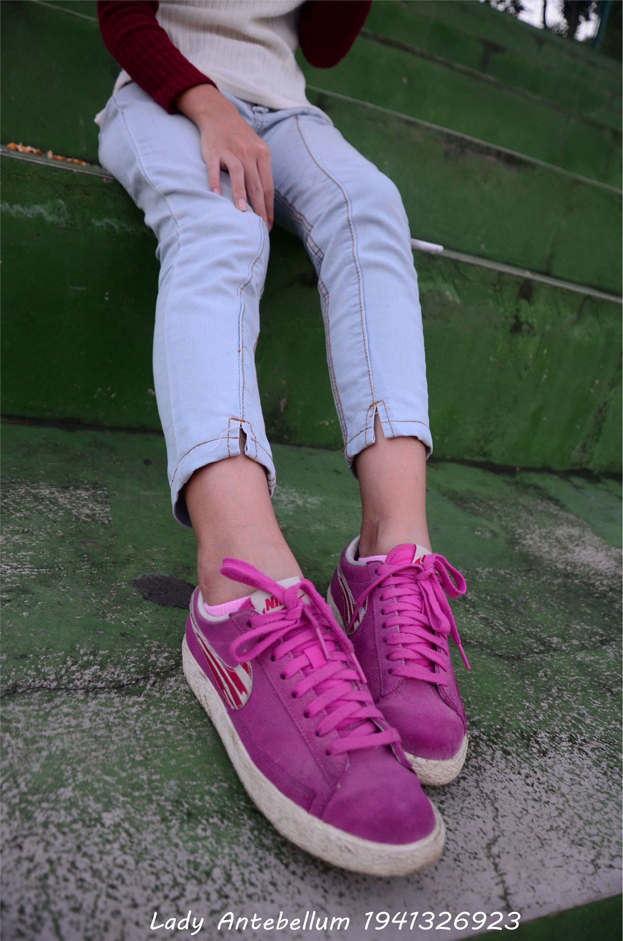 战前女神  恋足美腿棉袜女神级摄影套图 057