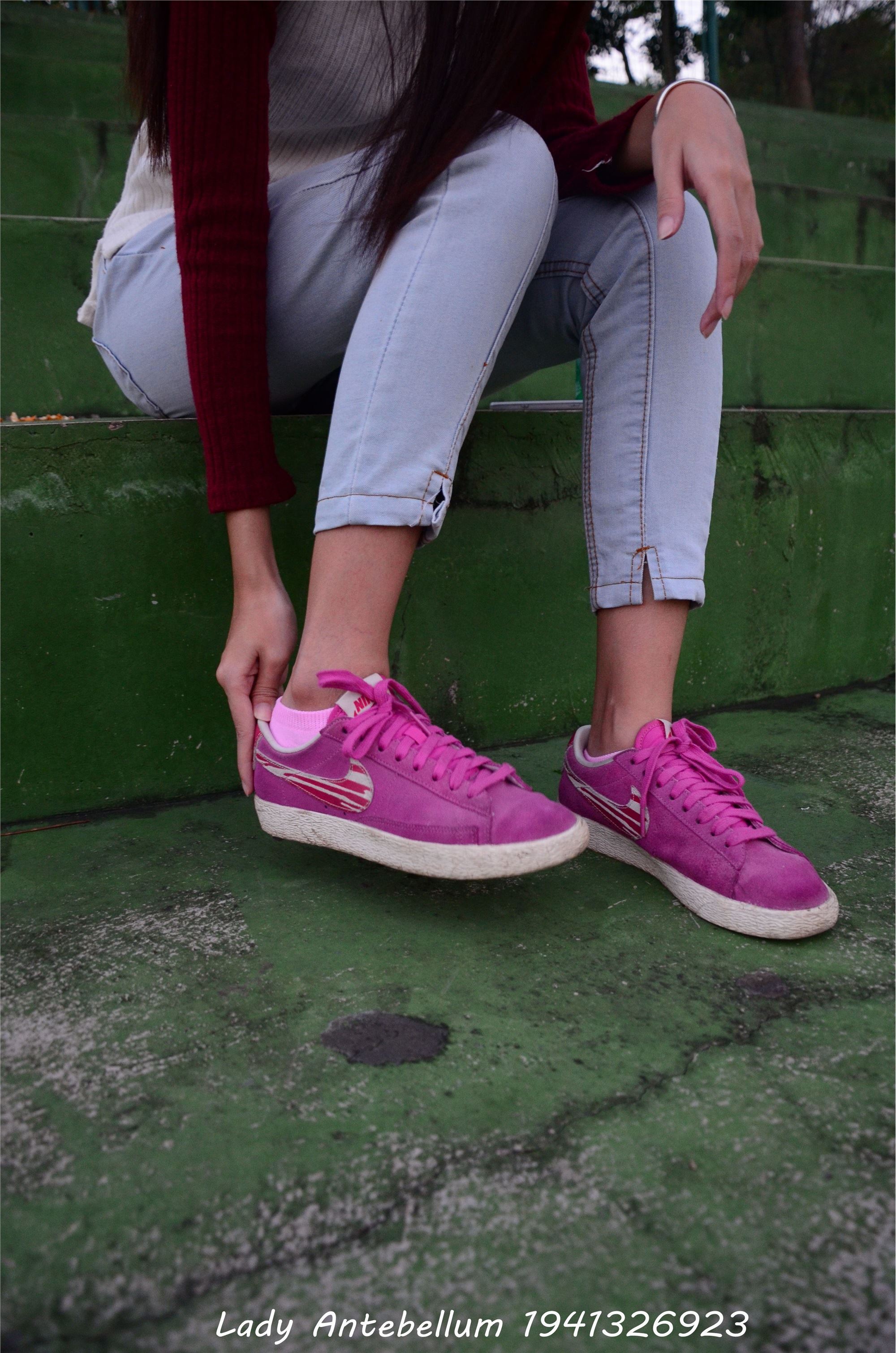 战前女神  恋足美腿棉袜女神级摄影套图 057