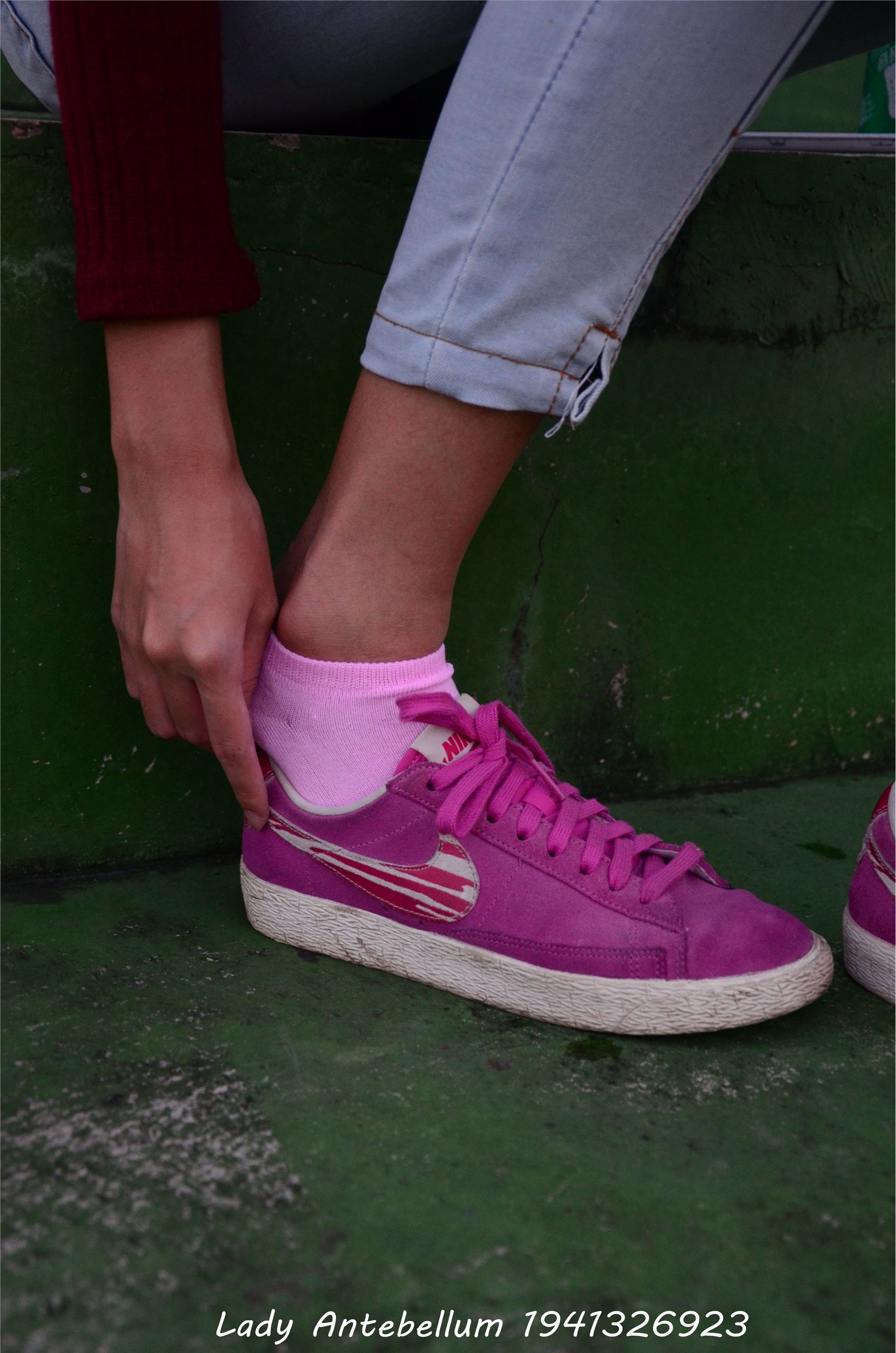 战前女神  恋足美腿棉袜女神级摄影套图 057