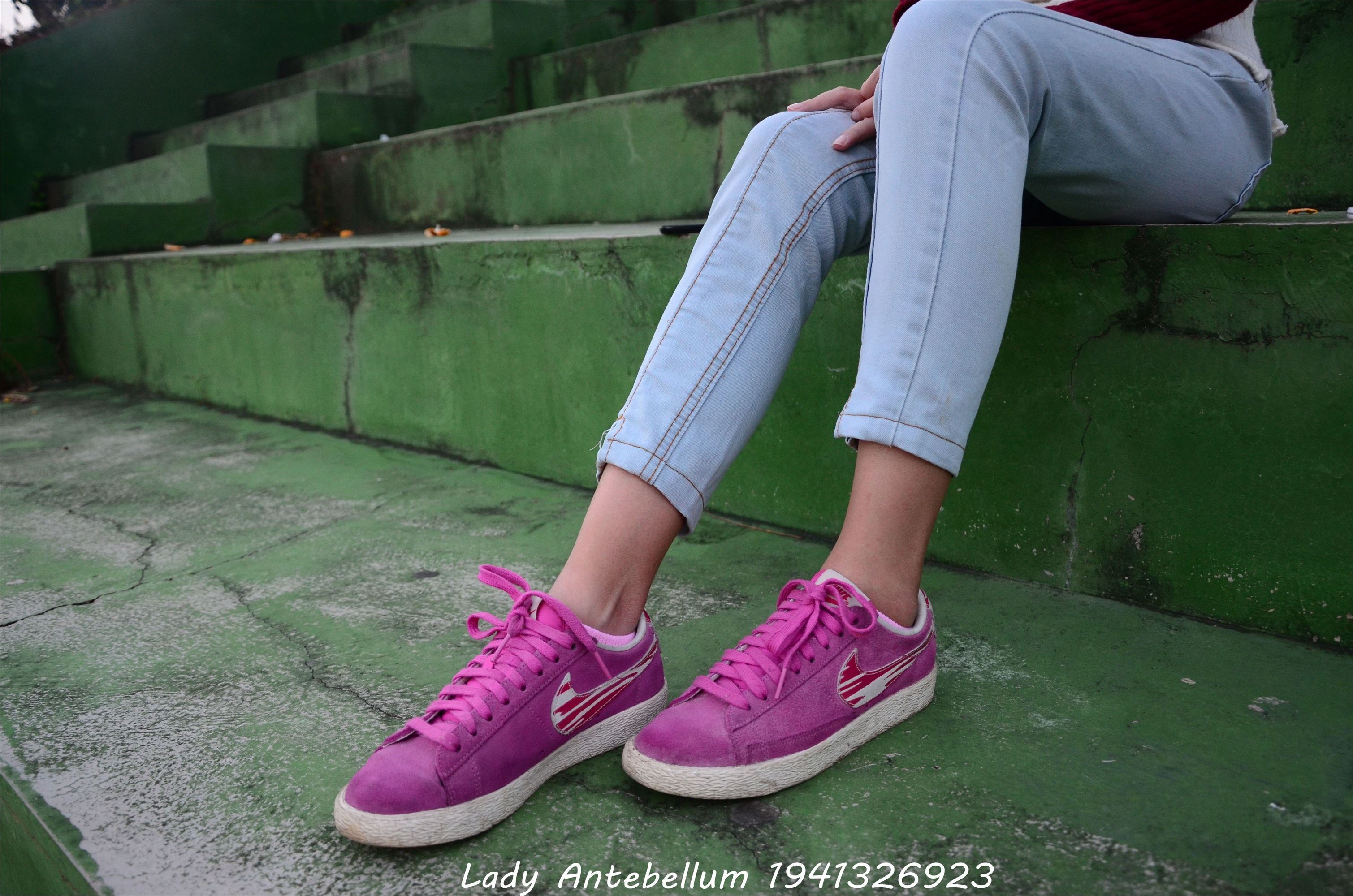 战前女神  恋足美腿棉袜女神级摄影套图 057