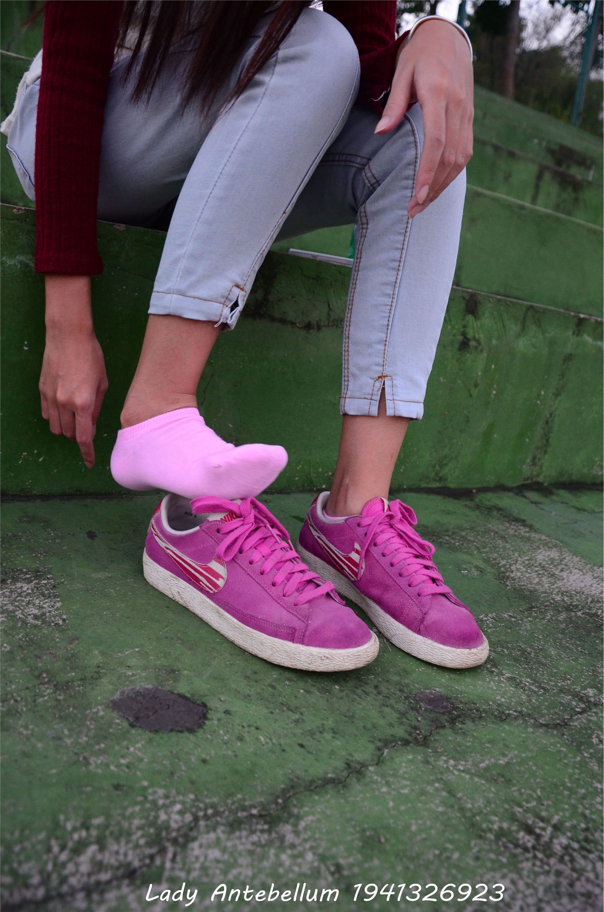 战前女神  恋足美腿棉袜女神级摄影套图 057