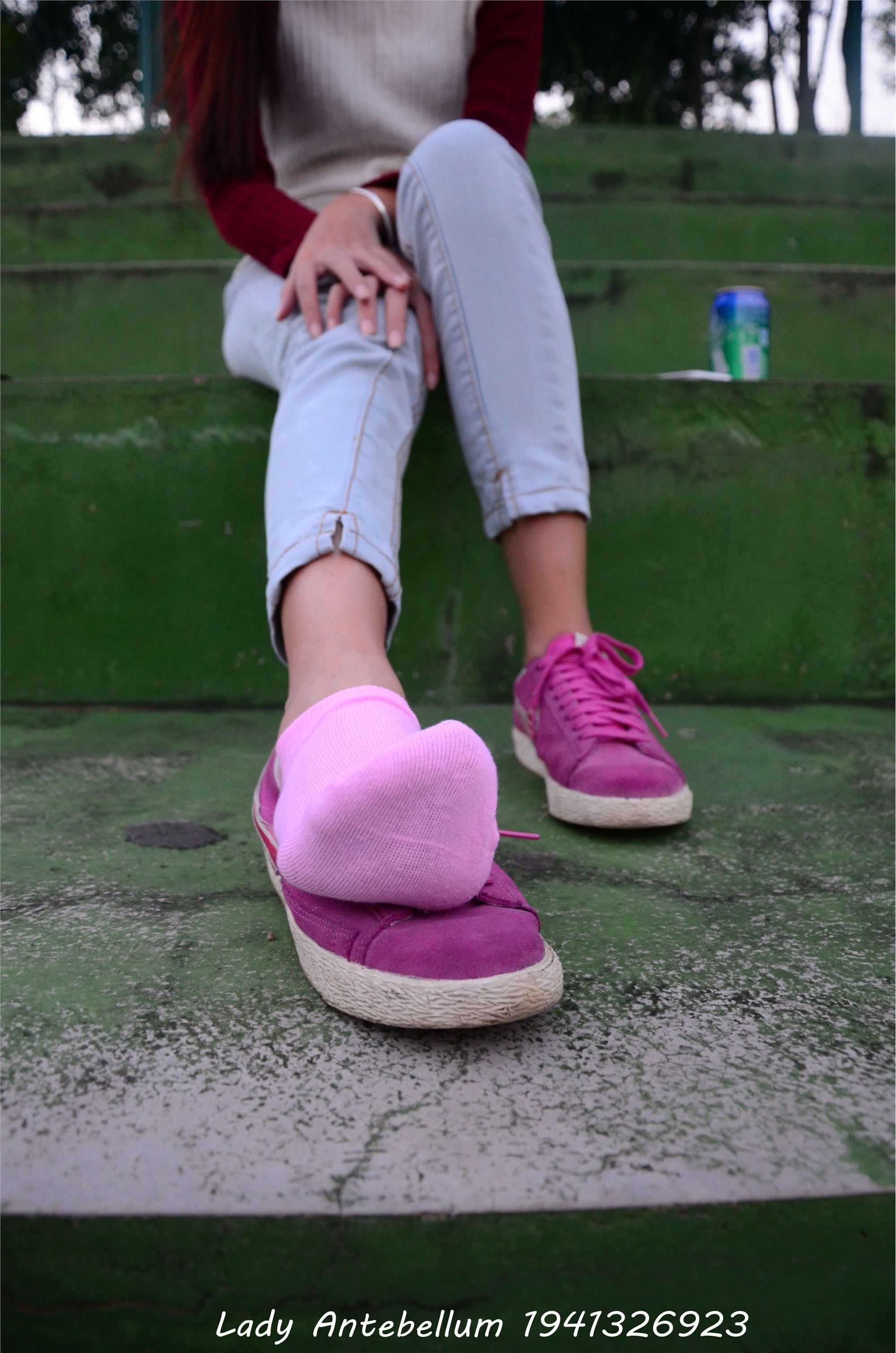 战前女神  恋足美腿棉袜女神级摄影套图 057