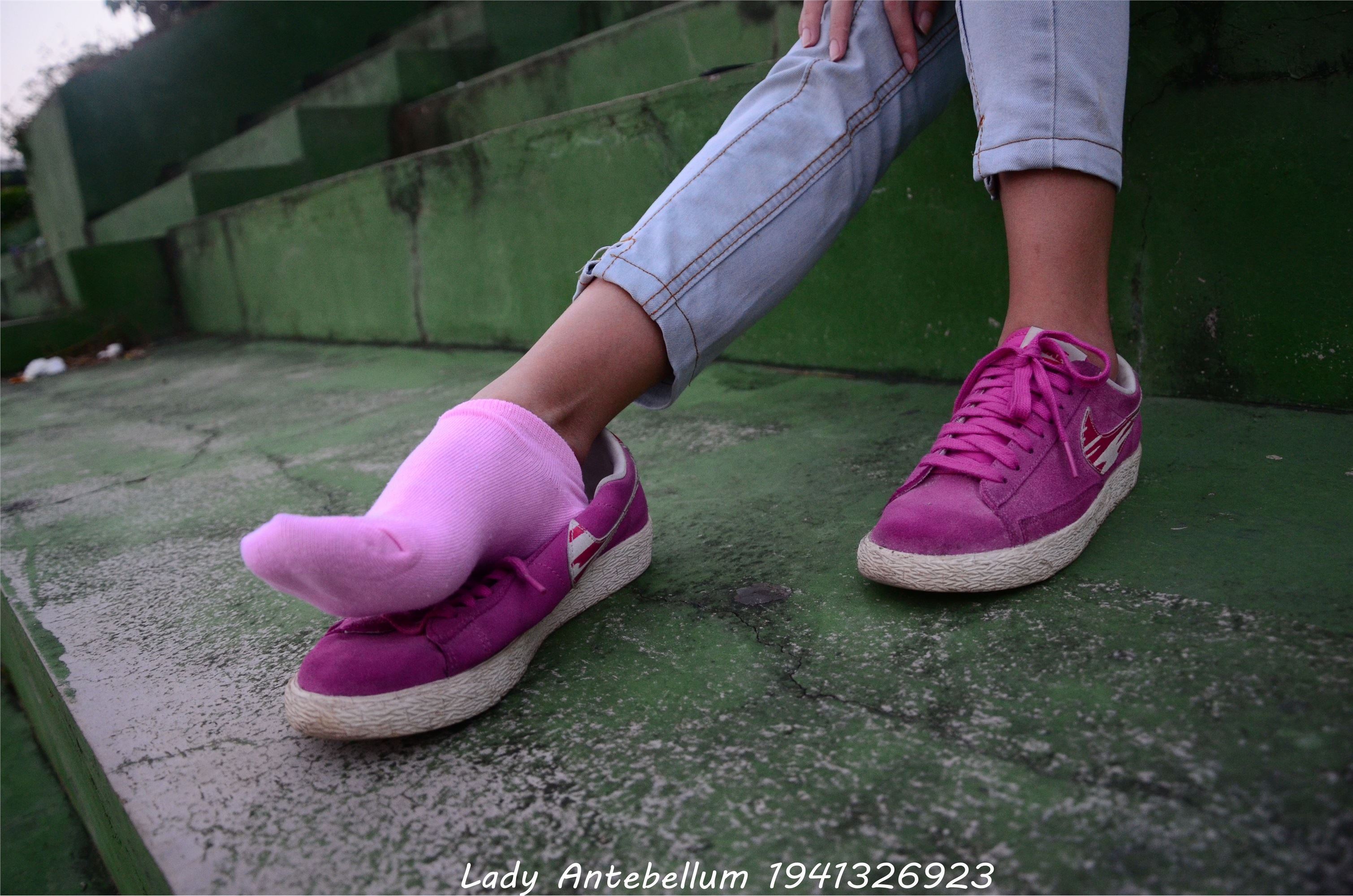 战前女神  恋足美腿棉袜女神级摄影套图 057