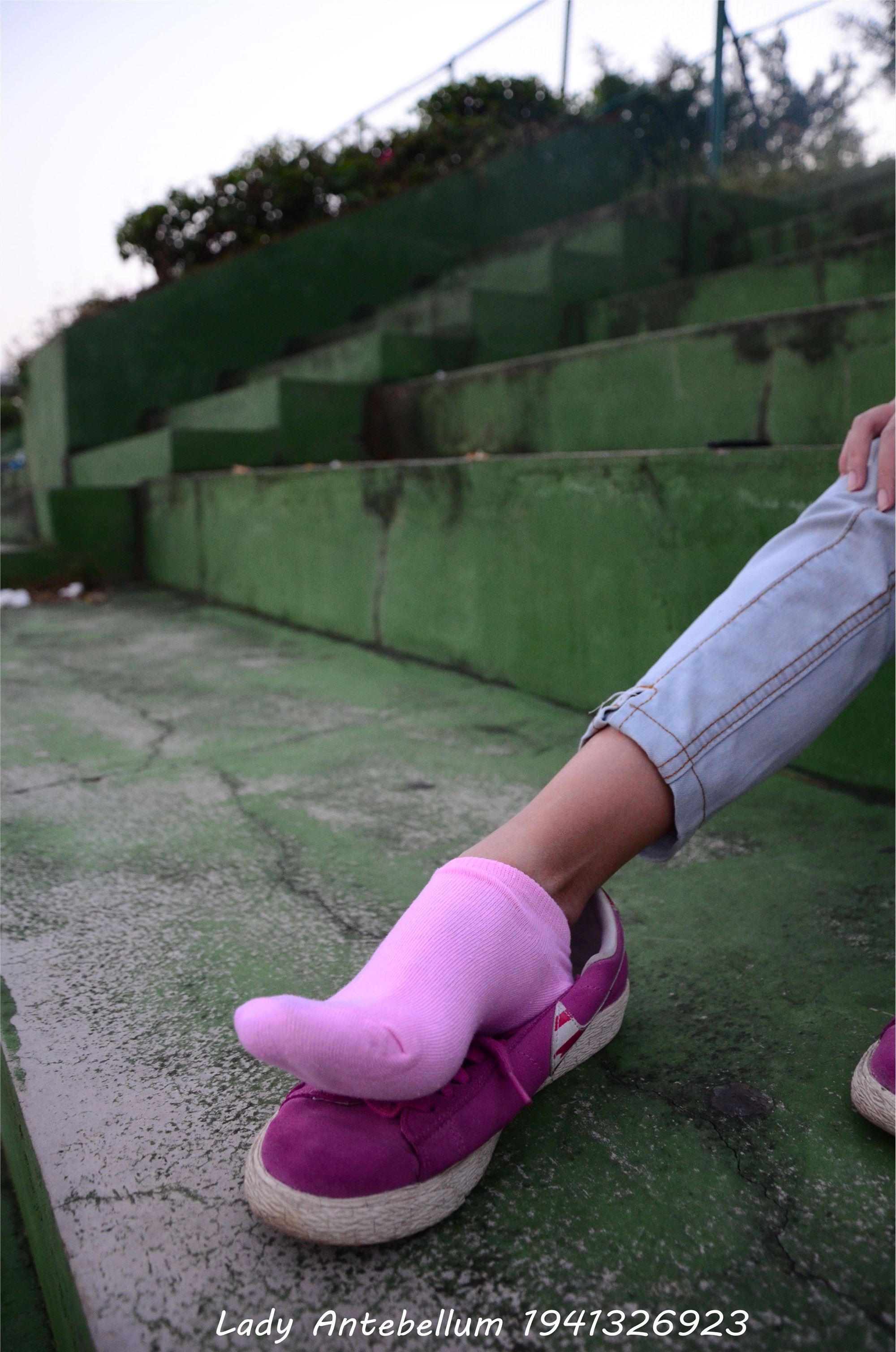 战前女神  恋足美腿棉袜女神级摄影套图 057