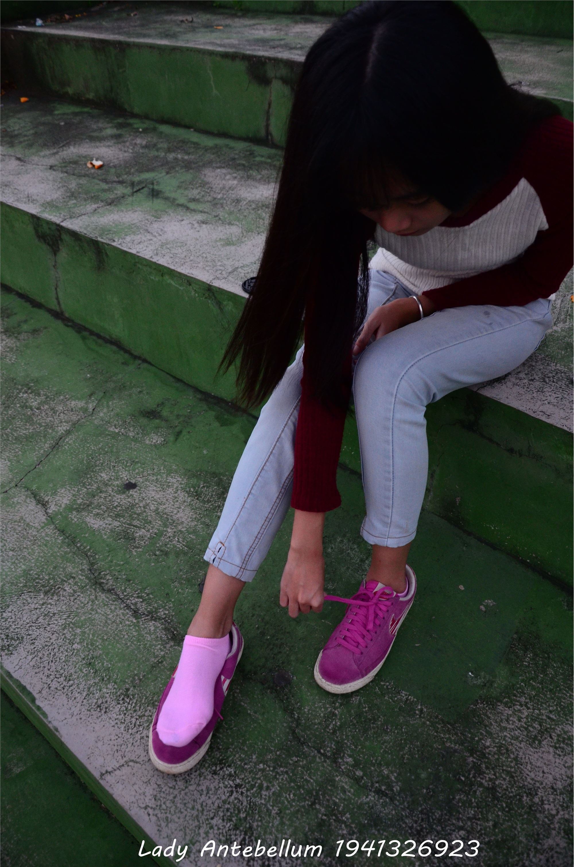 战前女神  恋足美腿棉袜女神级摄影套图 057