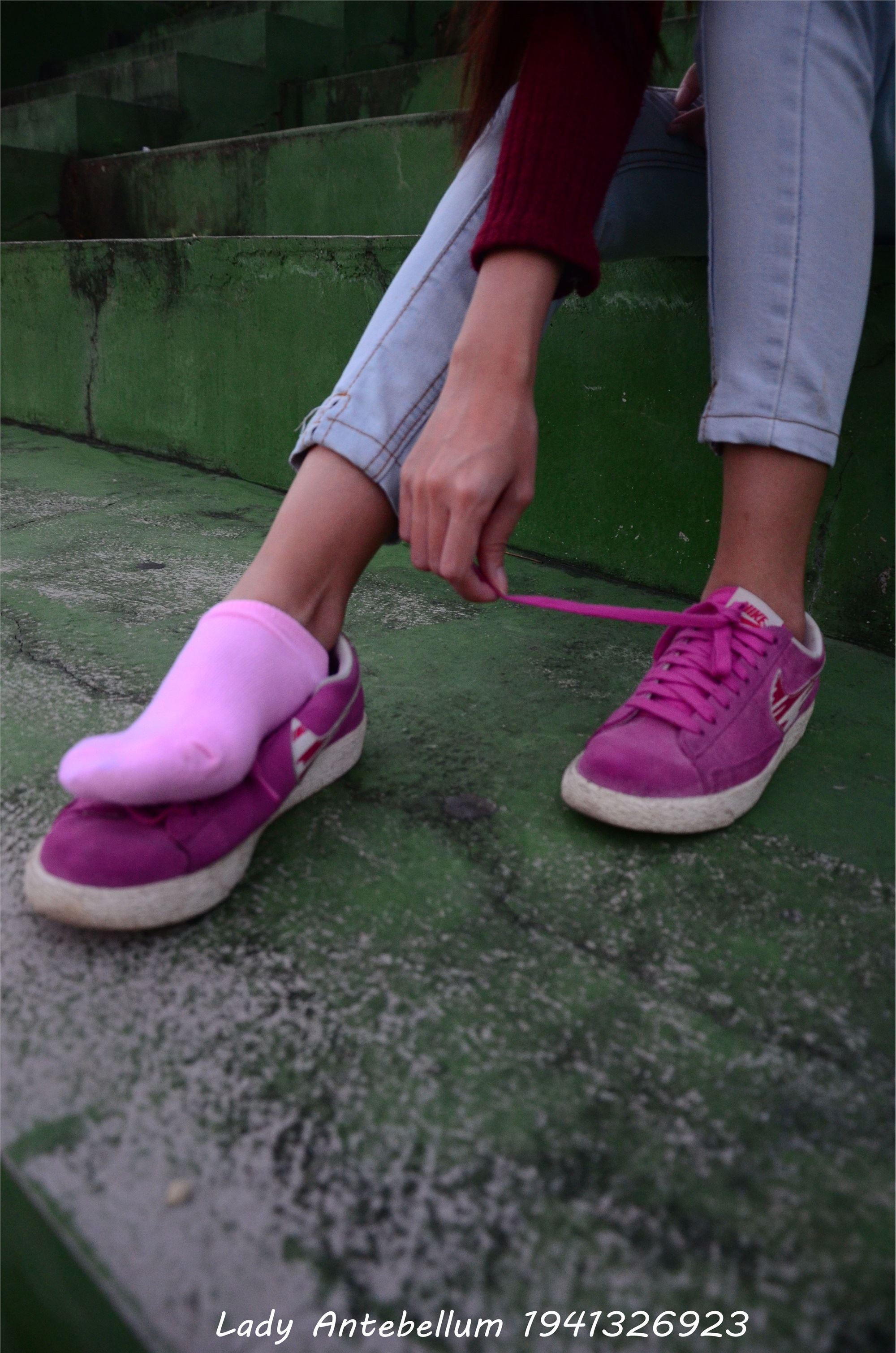 战前女神  恋足美腿棉袜女神级摄影套图 057