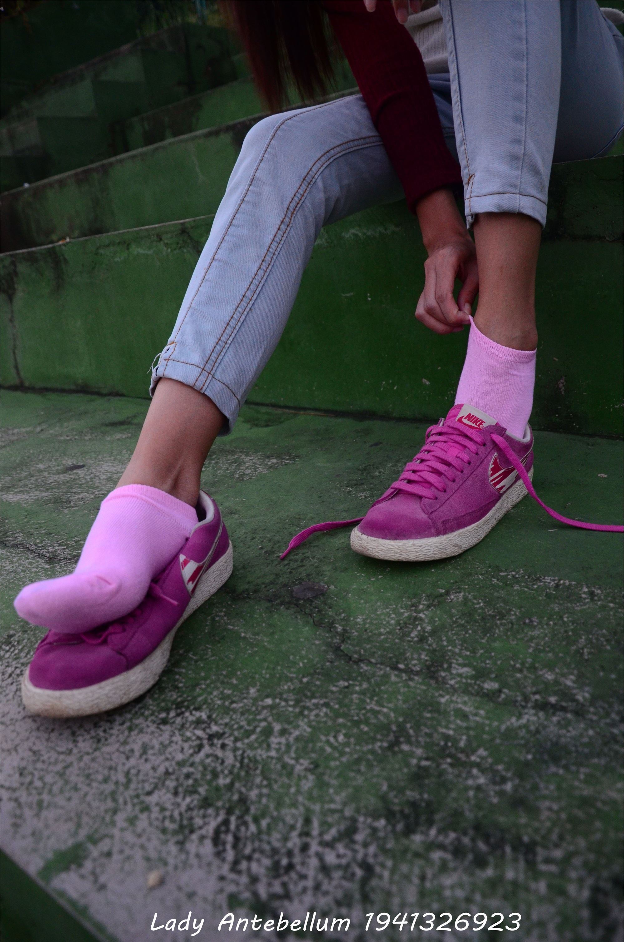 战前女神  恋足美腿棉袜女神级摄影套图 057