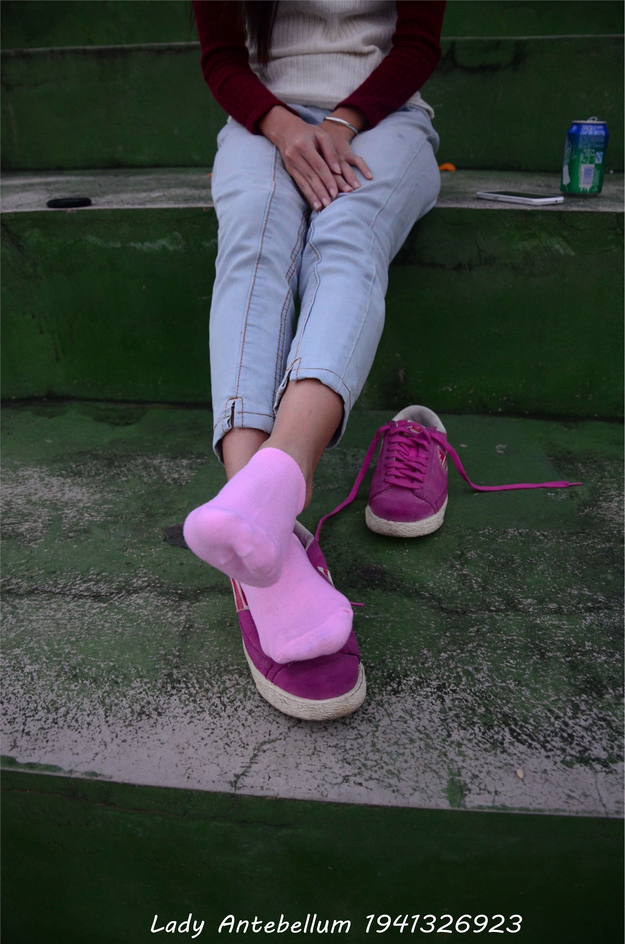 战前女神  恋足美腿棉袜女神级摄影套图 057