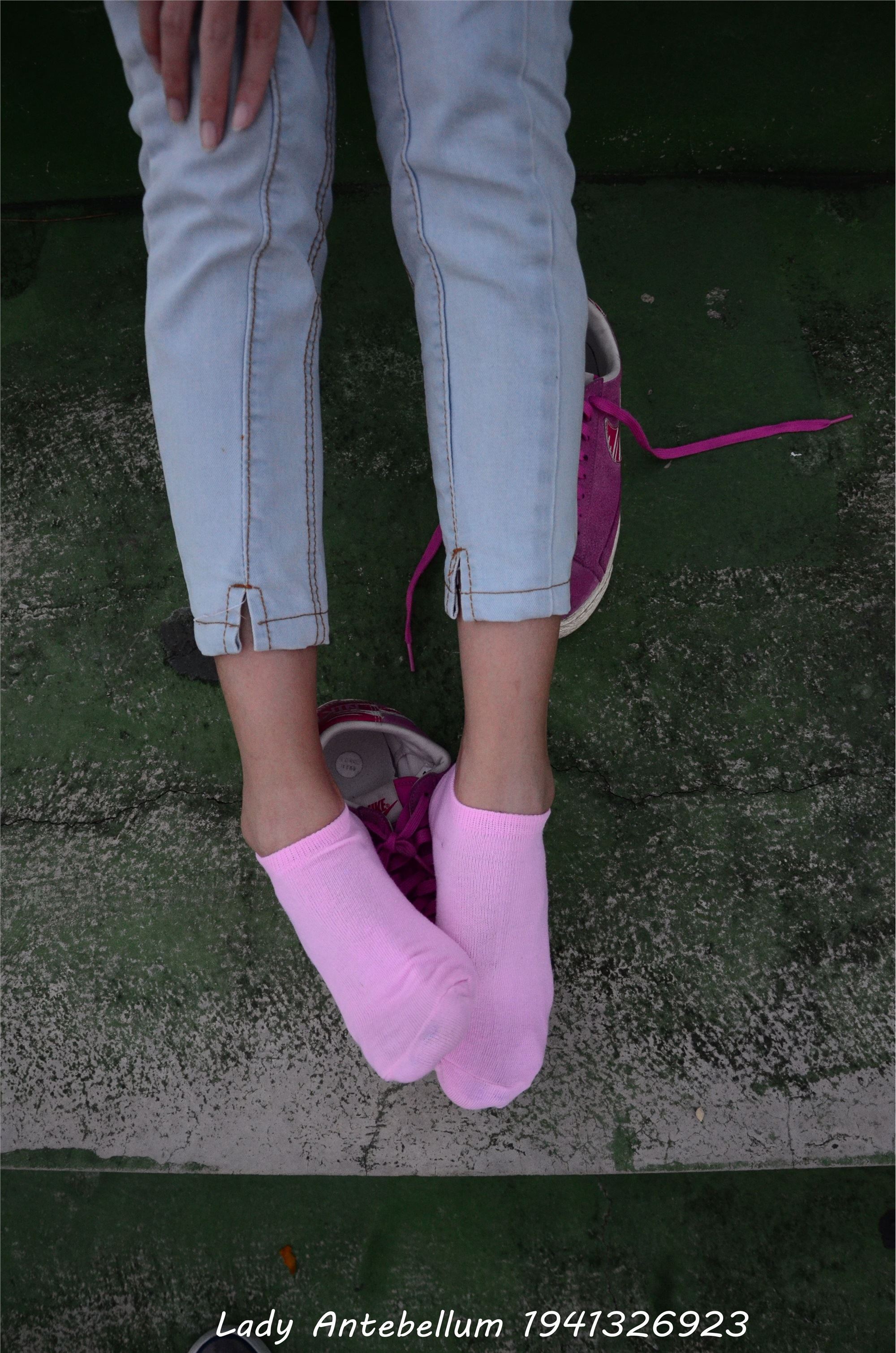 战前女神  恋足美腿棉袜女神级摄影套图 057