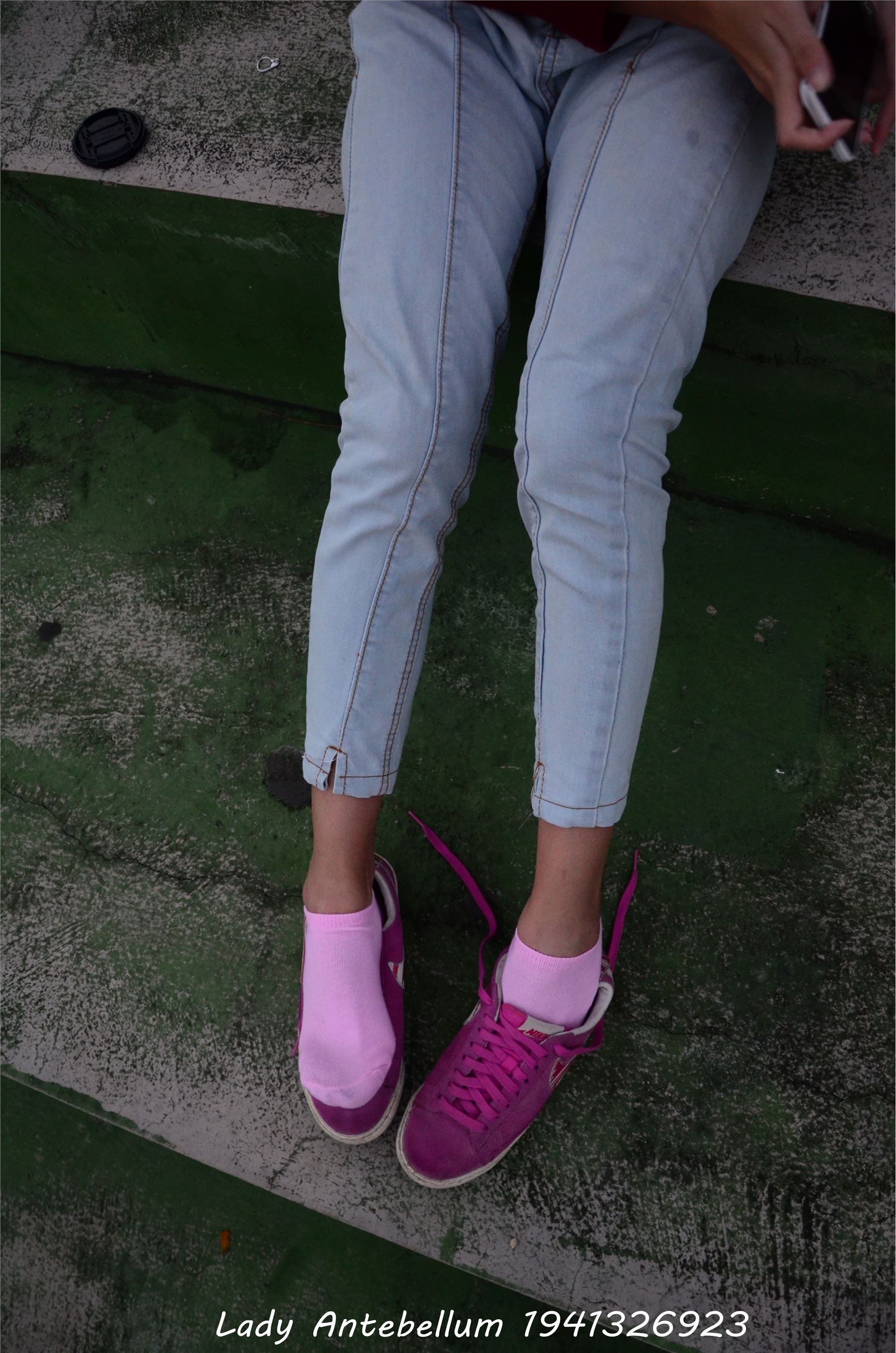 战前女神  恋足美腿棉袜女神级摄影套图 057