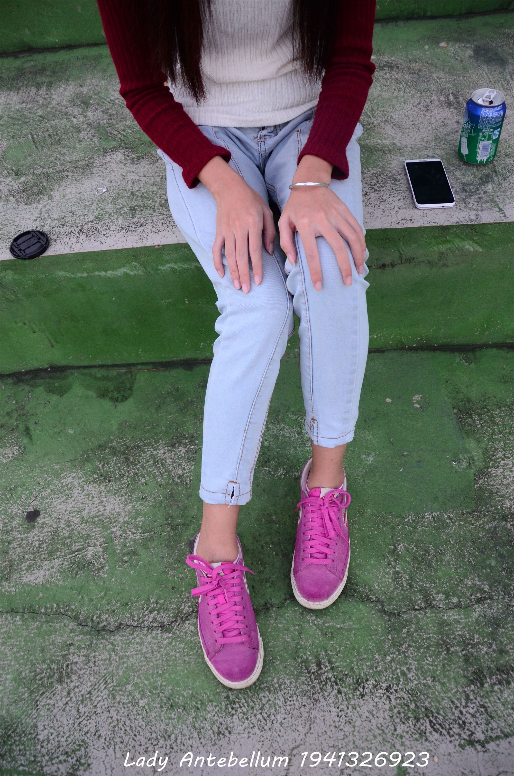 战前女神  恋足美腿棉袜女神级摄影套图 057