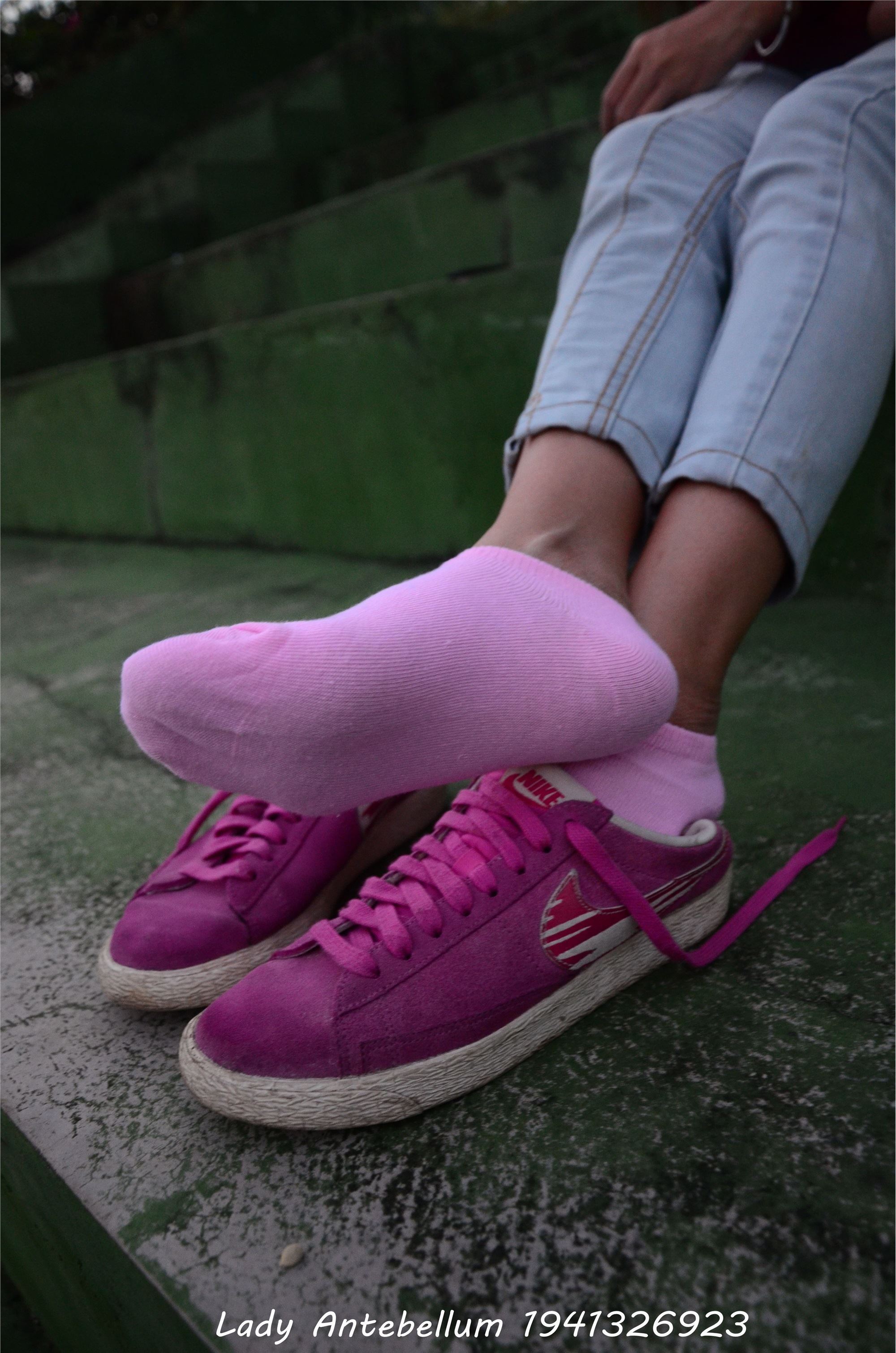 战前女神  恋足美腿棉袜女神级摄影套图 057