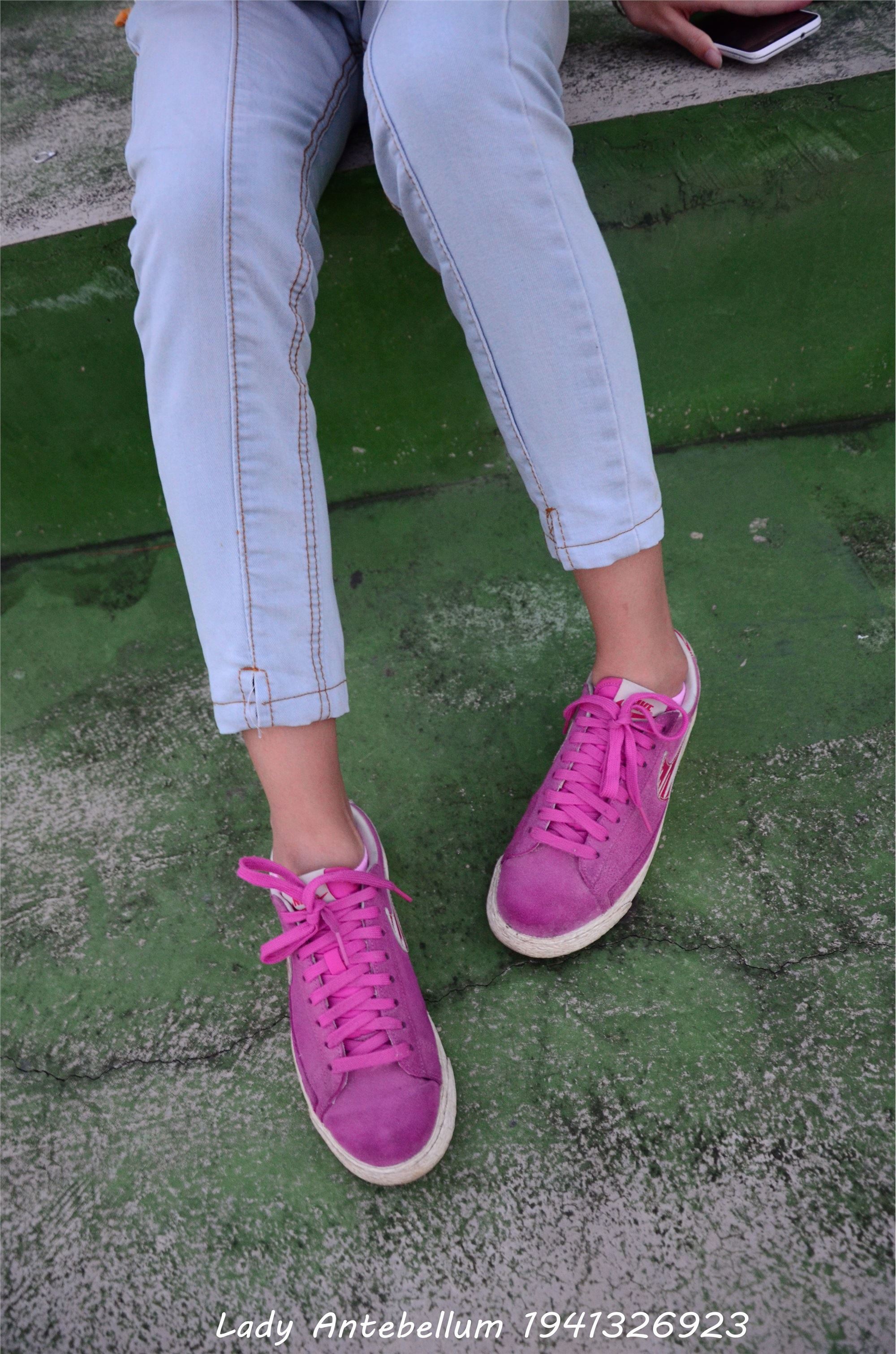 战前女神  恋足美腿棉袜女神级摄影套图 057