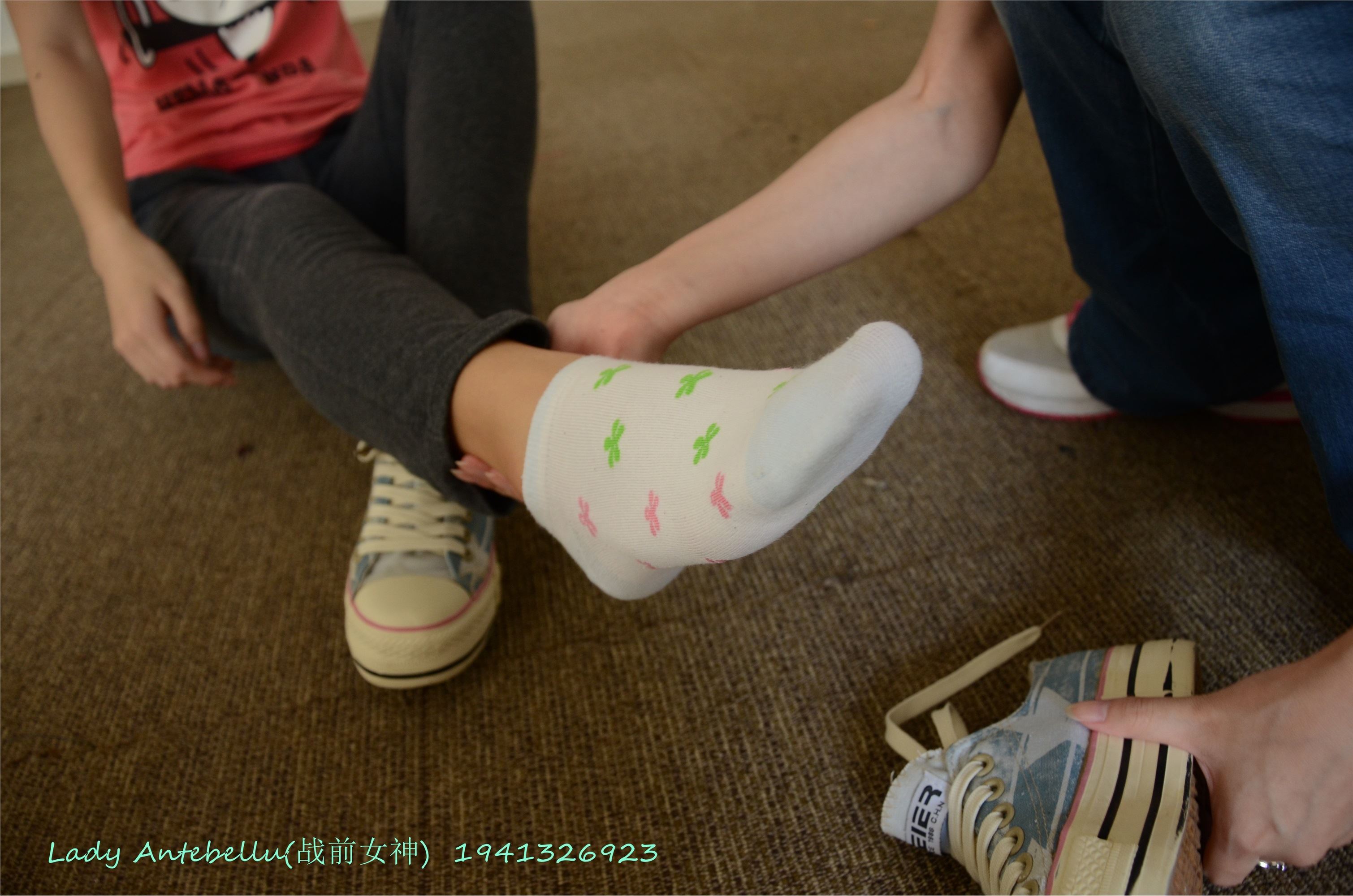 战前女神  恋足美腿棉袜女神级摄影套图 058