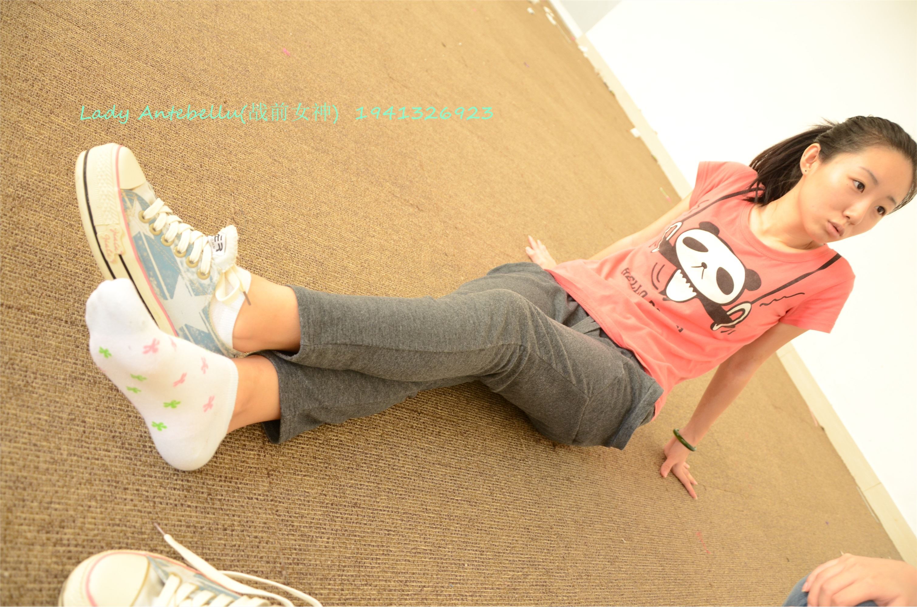 战前女神  恋足美腿棉袜女神级摄影套图 058