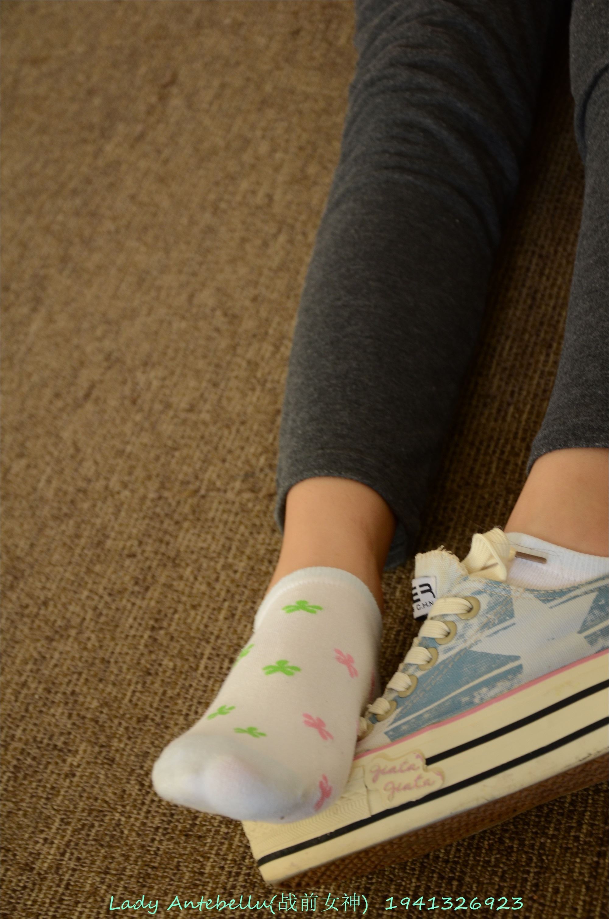 战前女神  恋足美腿棉袜女神级摄影套图 058