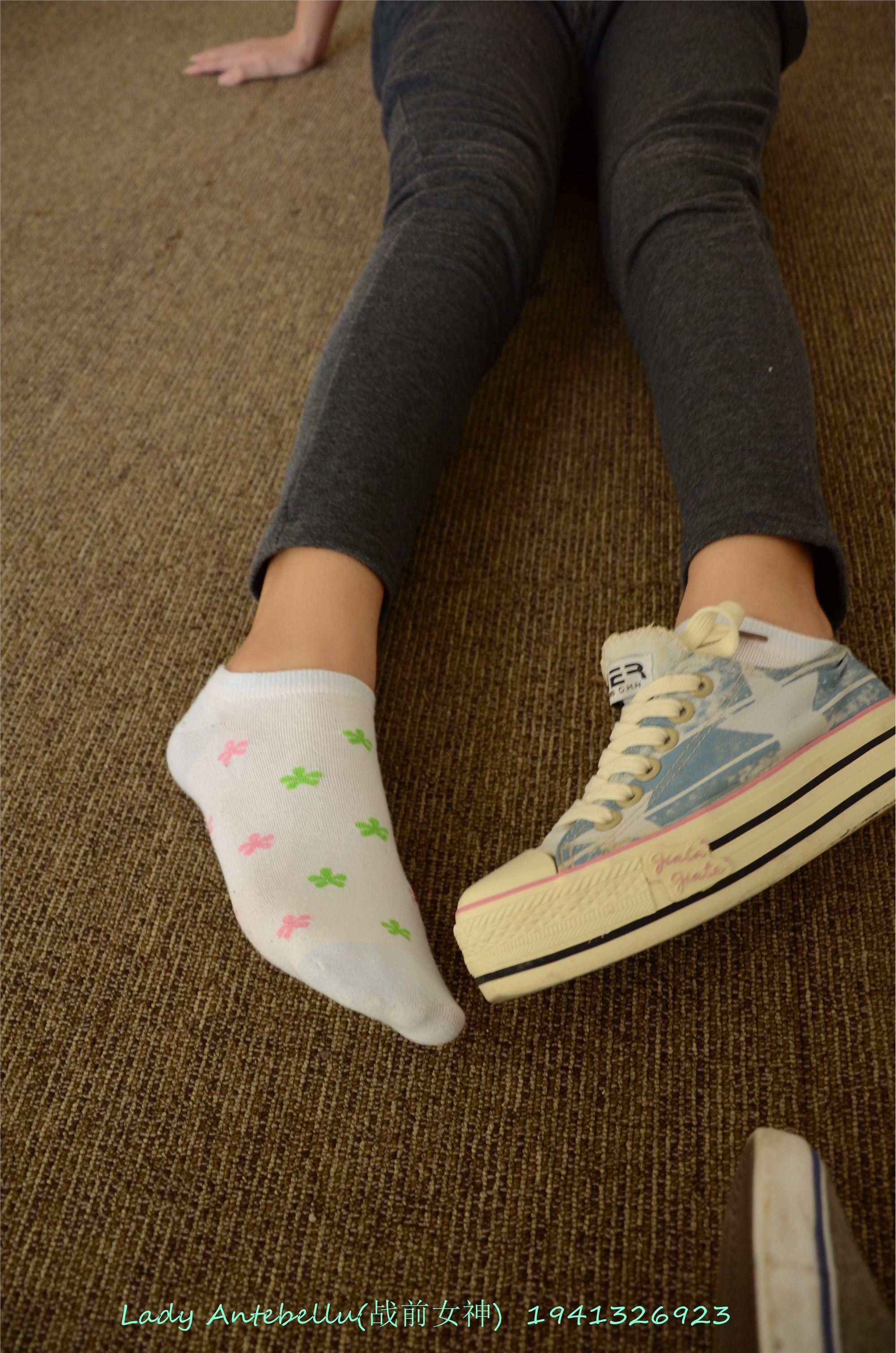 战前女神  恋足美腿棉袜女神级摄影套图 058