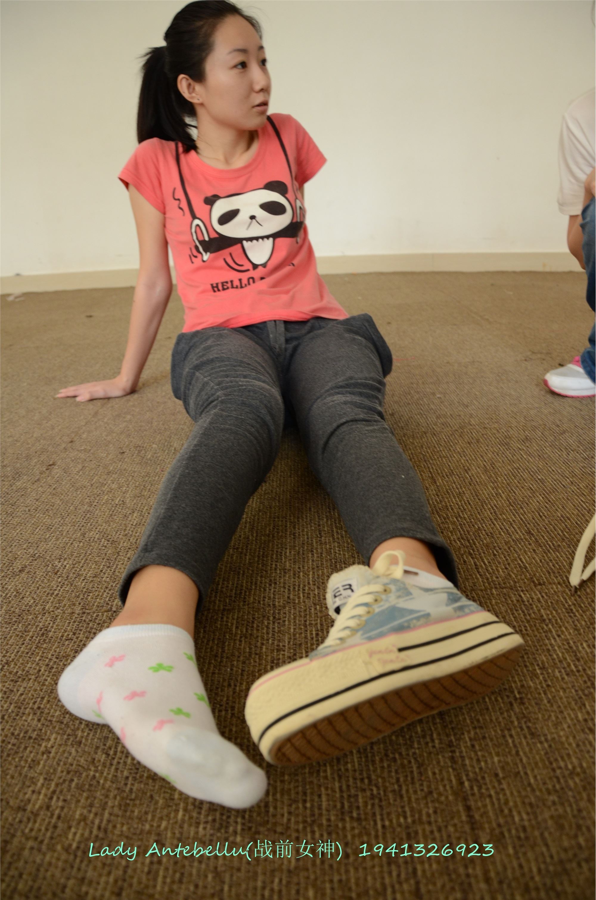 战前女神  恋足美腿棉袜女神级摄影套图 058