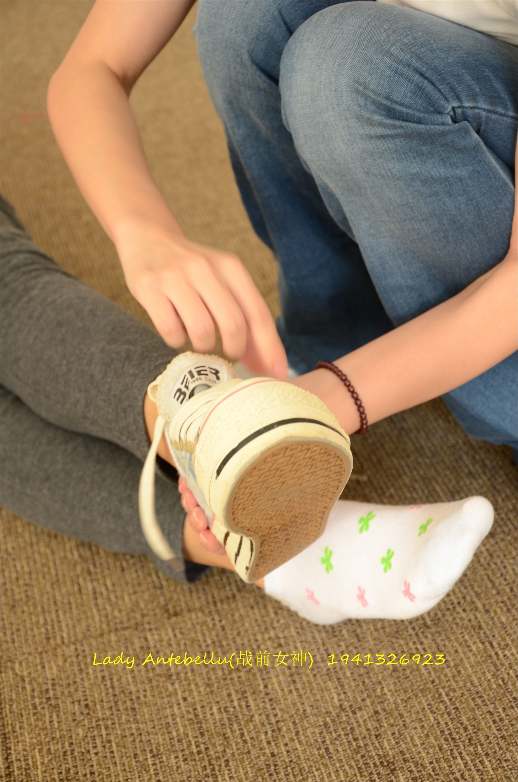 战前女神  恋足美腿棉袜女神级摄影套图 058