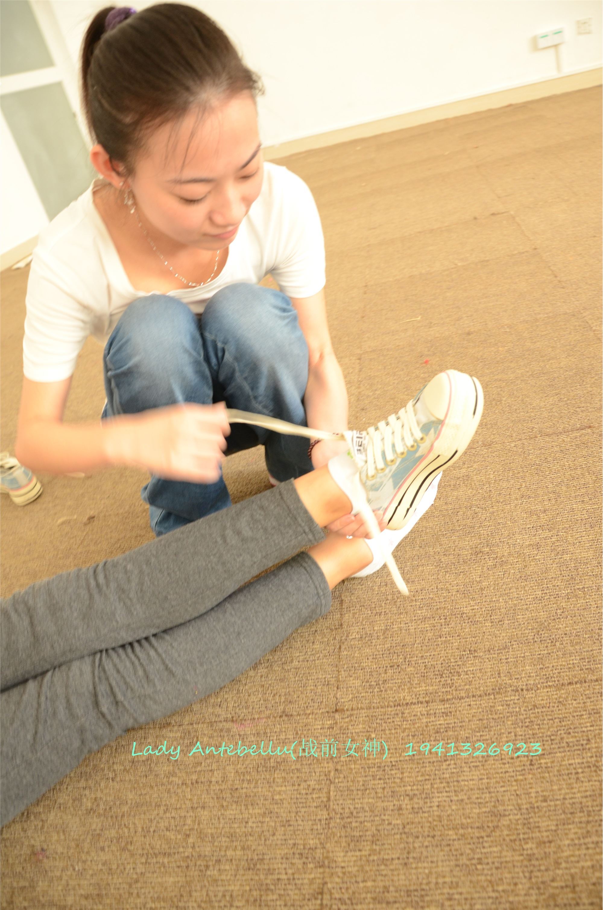 战前女神  恋足美腿棉袜女神级摄影套图 058