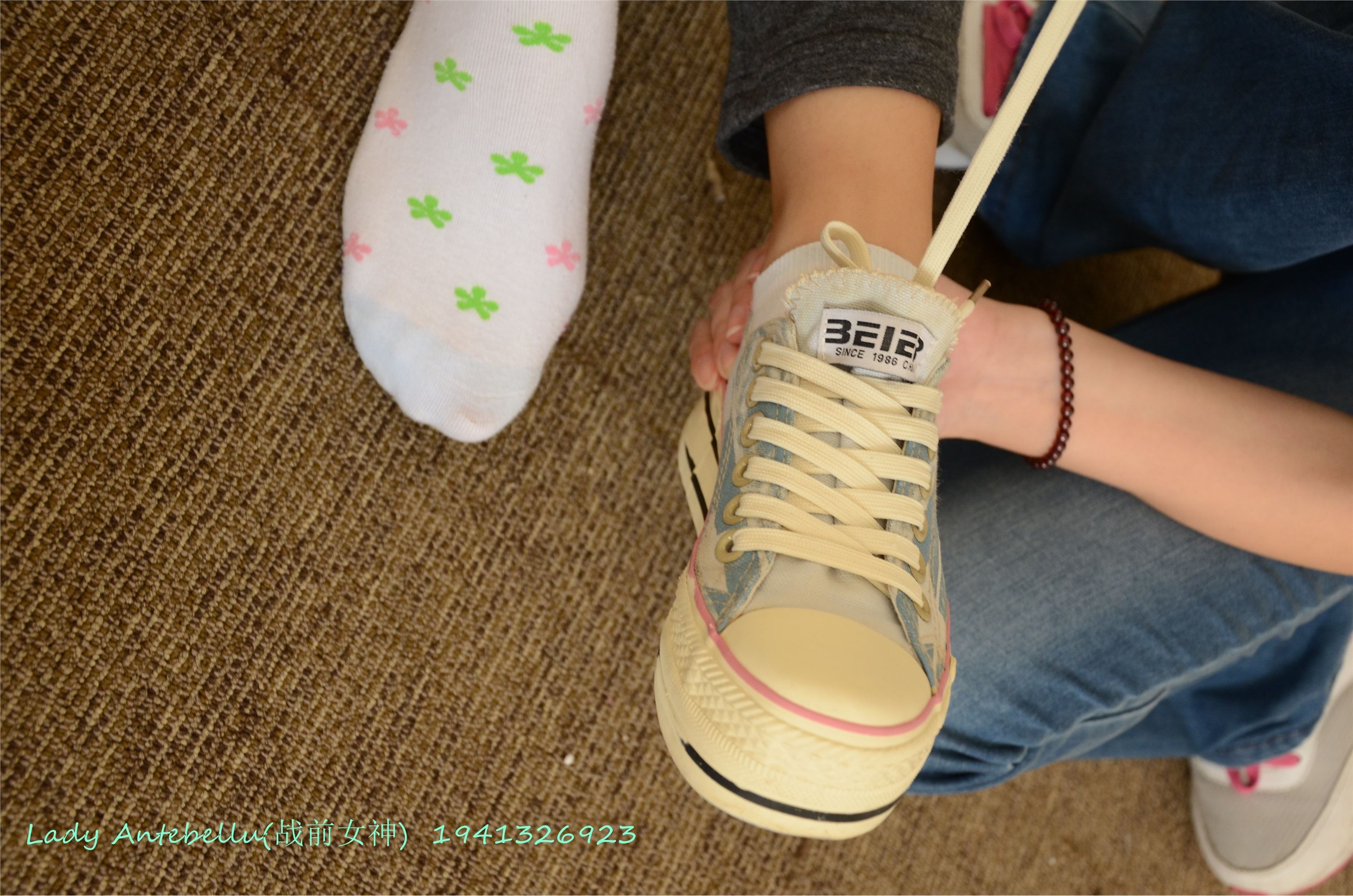 战前女神  恋足美腿棉袜女神级摄影套图 058