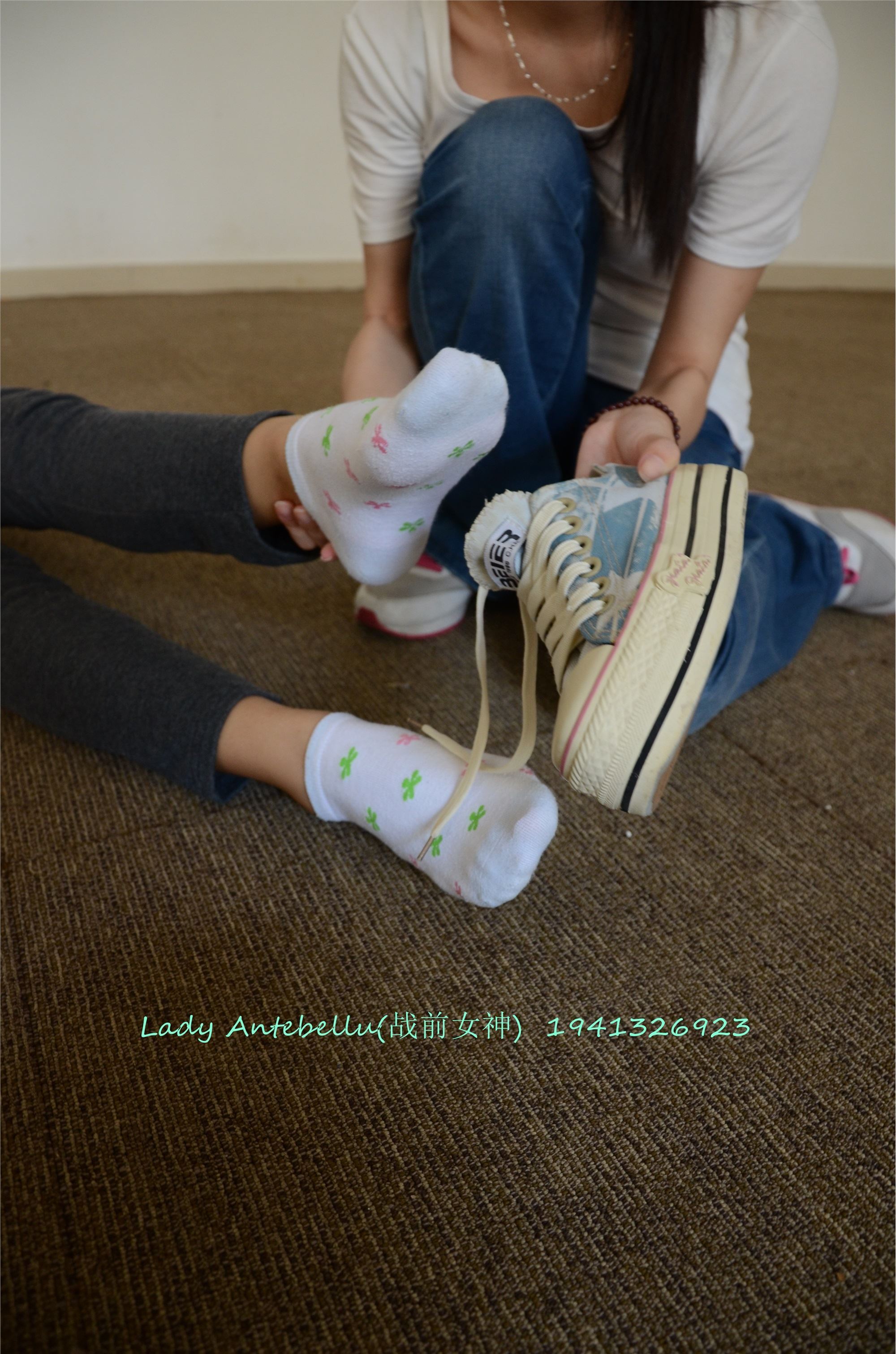 战前女神  恋足美腿棉袜女神级摄影套图 058