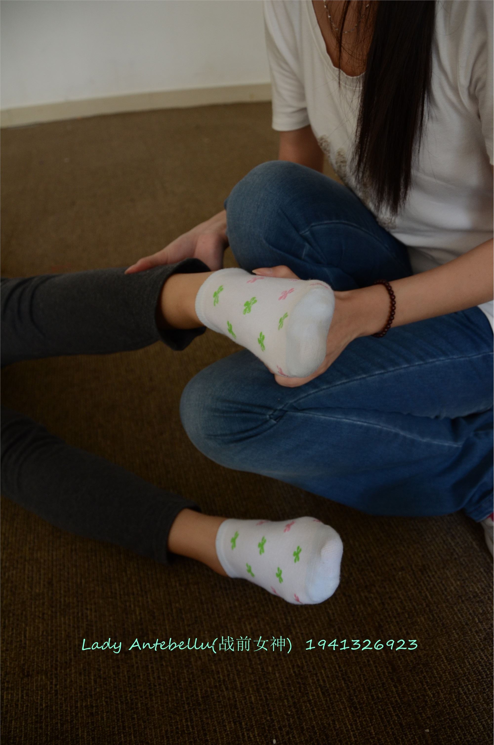 战前女神  恋足美腿棉袜女神级摄影套图 058