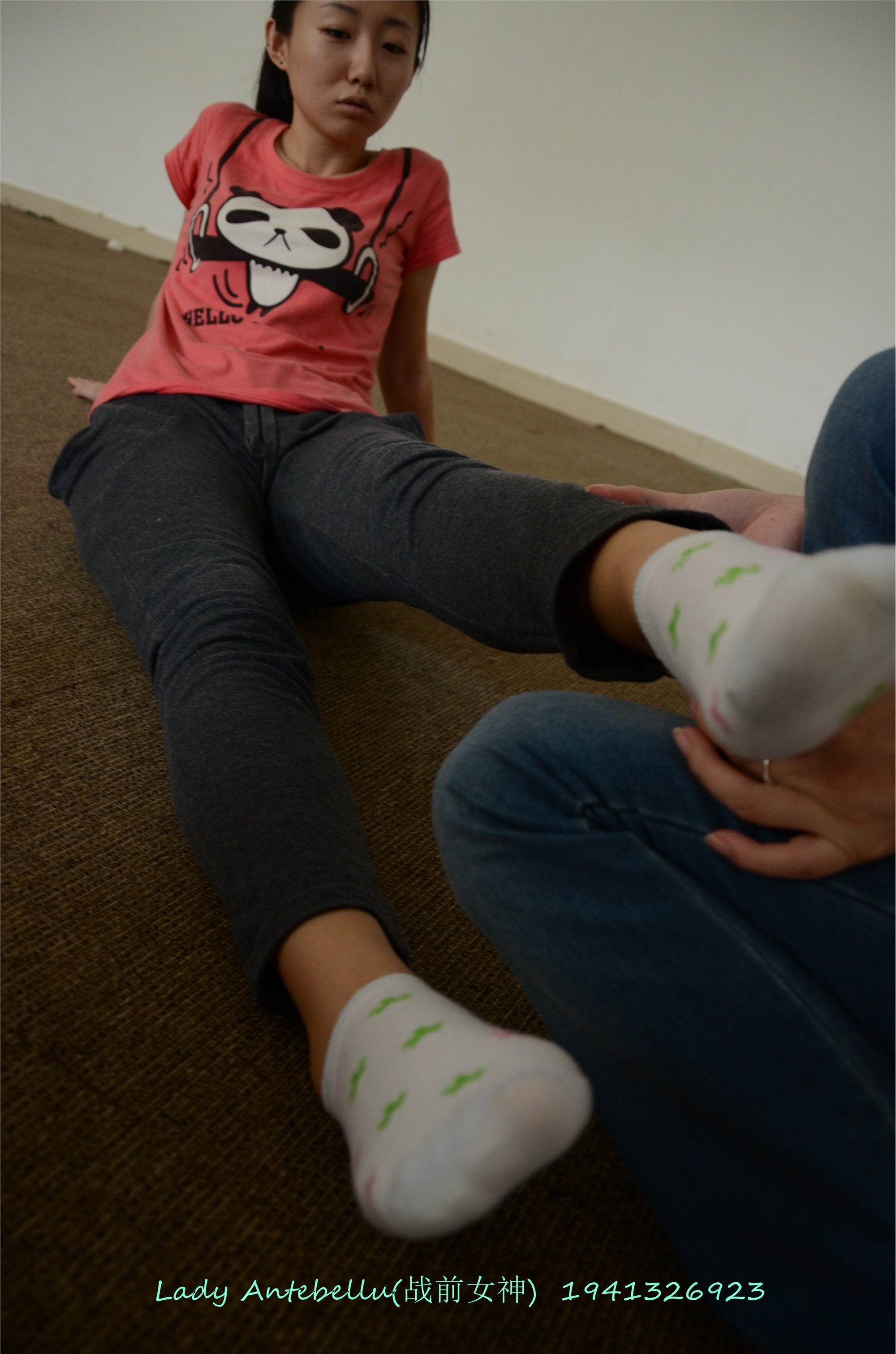 战前女神  恋足美腿棉袜女神级摄影套图 058