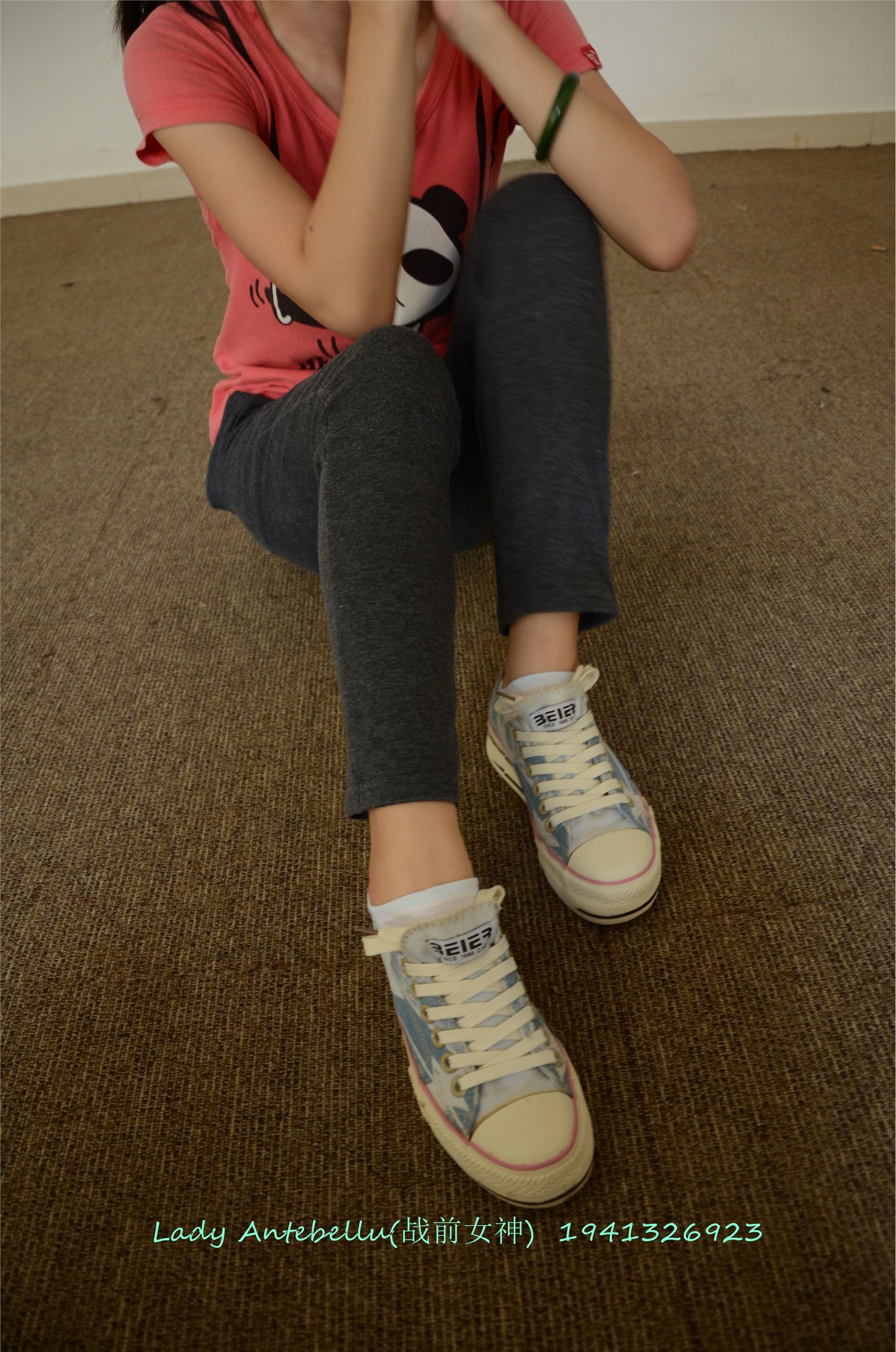 战前女神  恋足美腿棉袜女神级摄影套图 058