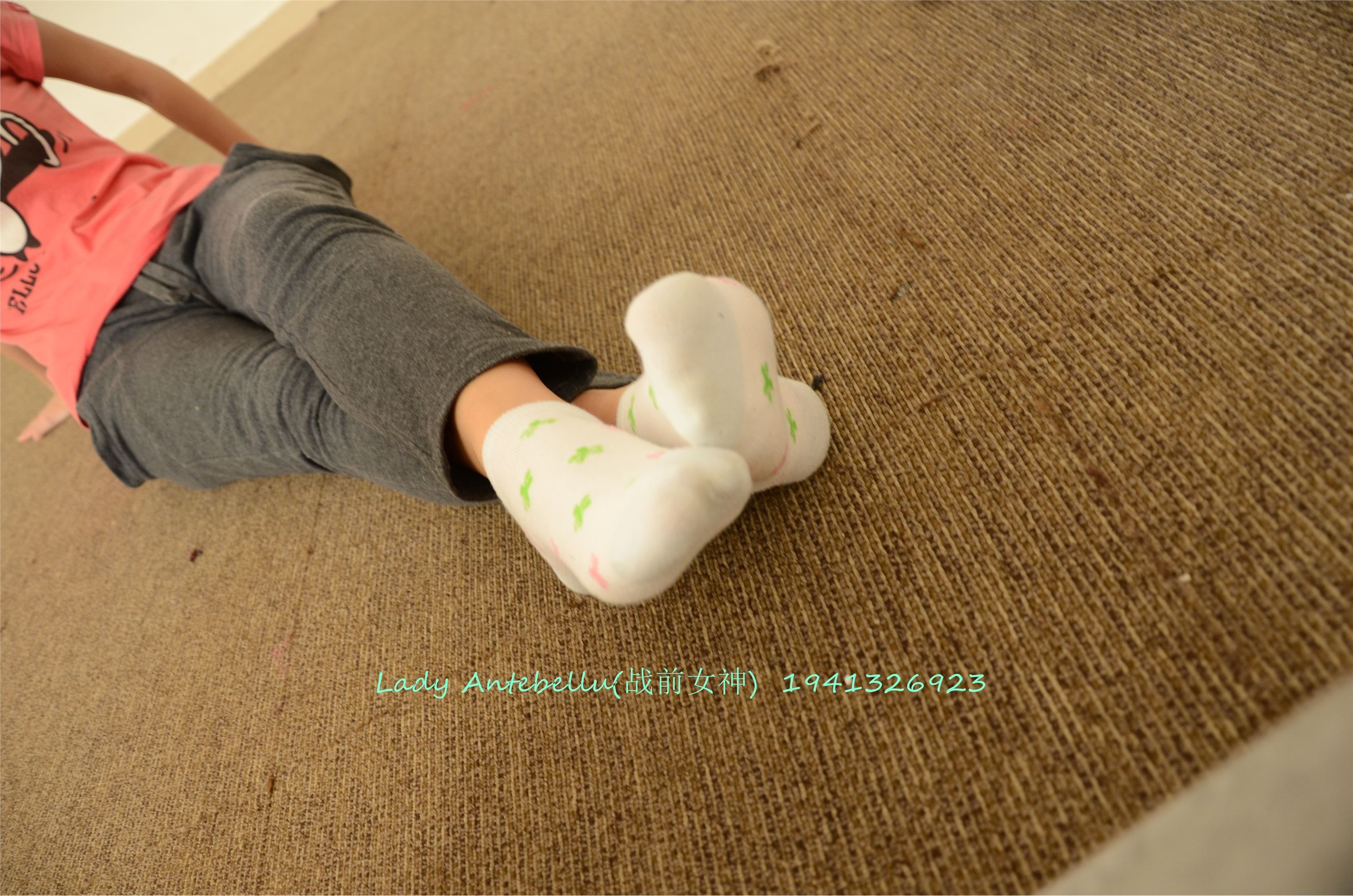 战前女神  恋足美腿棉袜女神级摄影套图 058