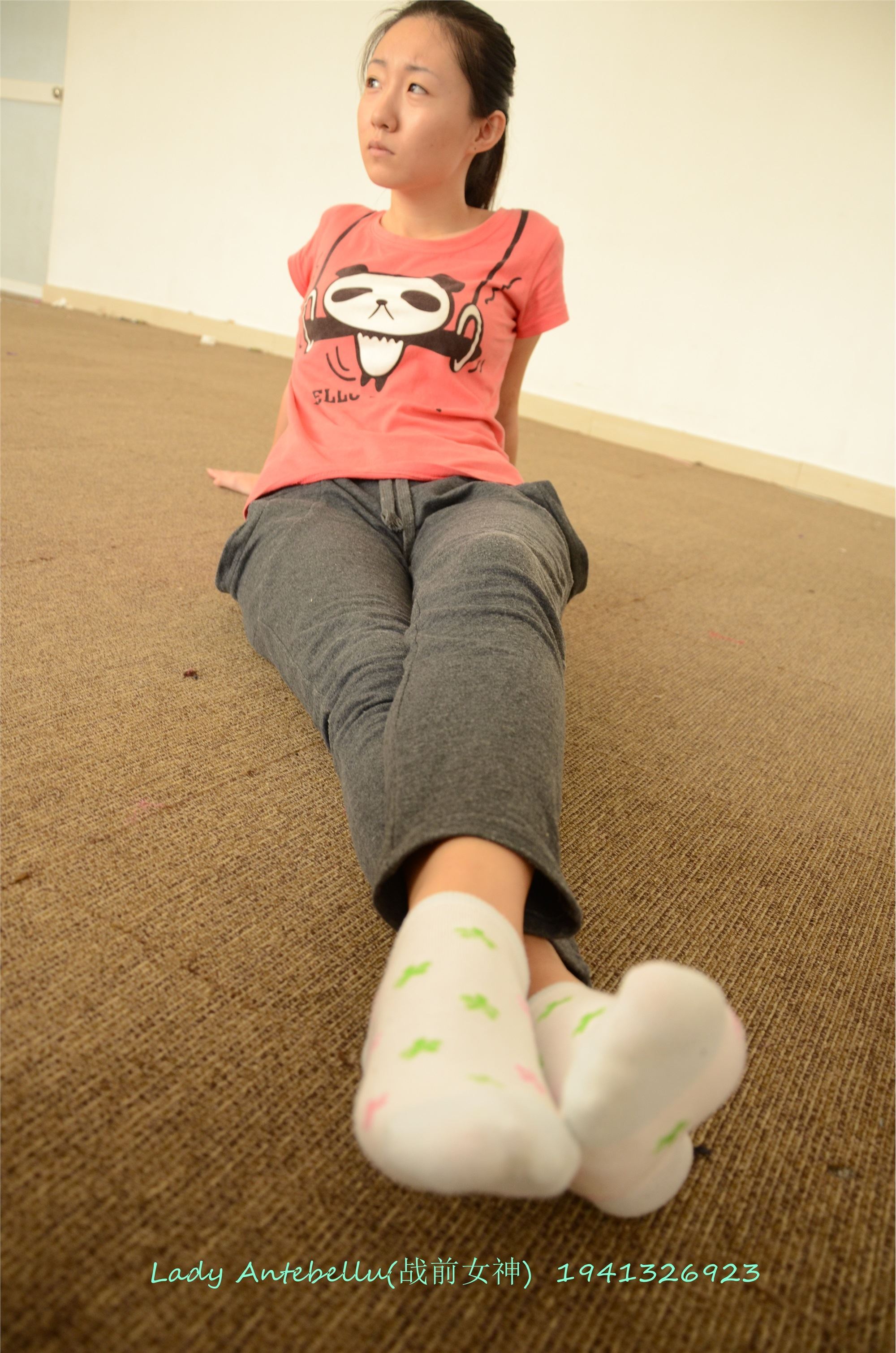 战前女神  恋足美腿棉袜女神级摄影套图 058