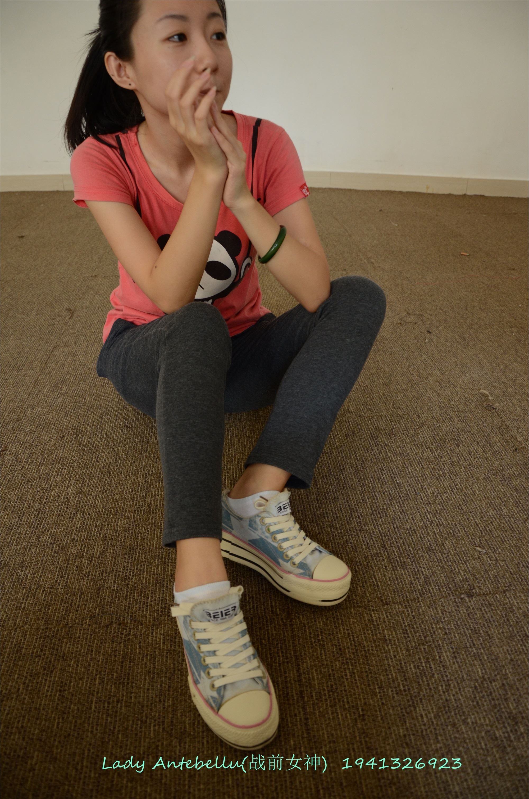 战前女神  恋足美腿棉袜女神级摄影套图 058