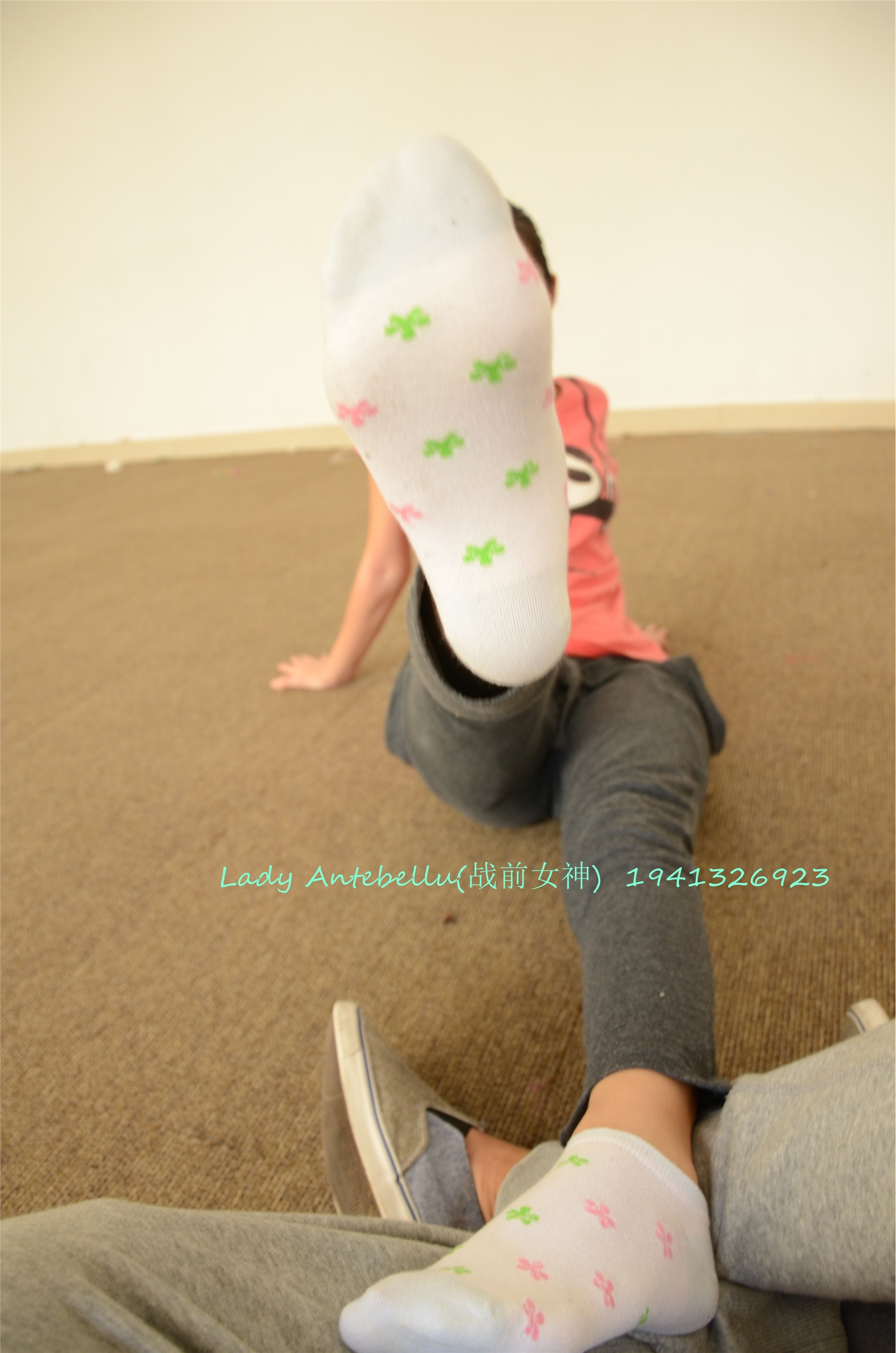 战前女神  恋足美腿棉袜女神级摄影套图 058