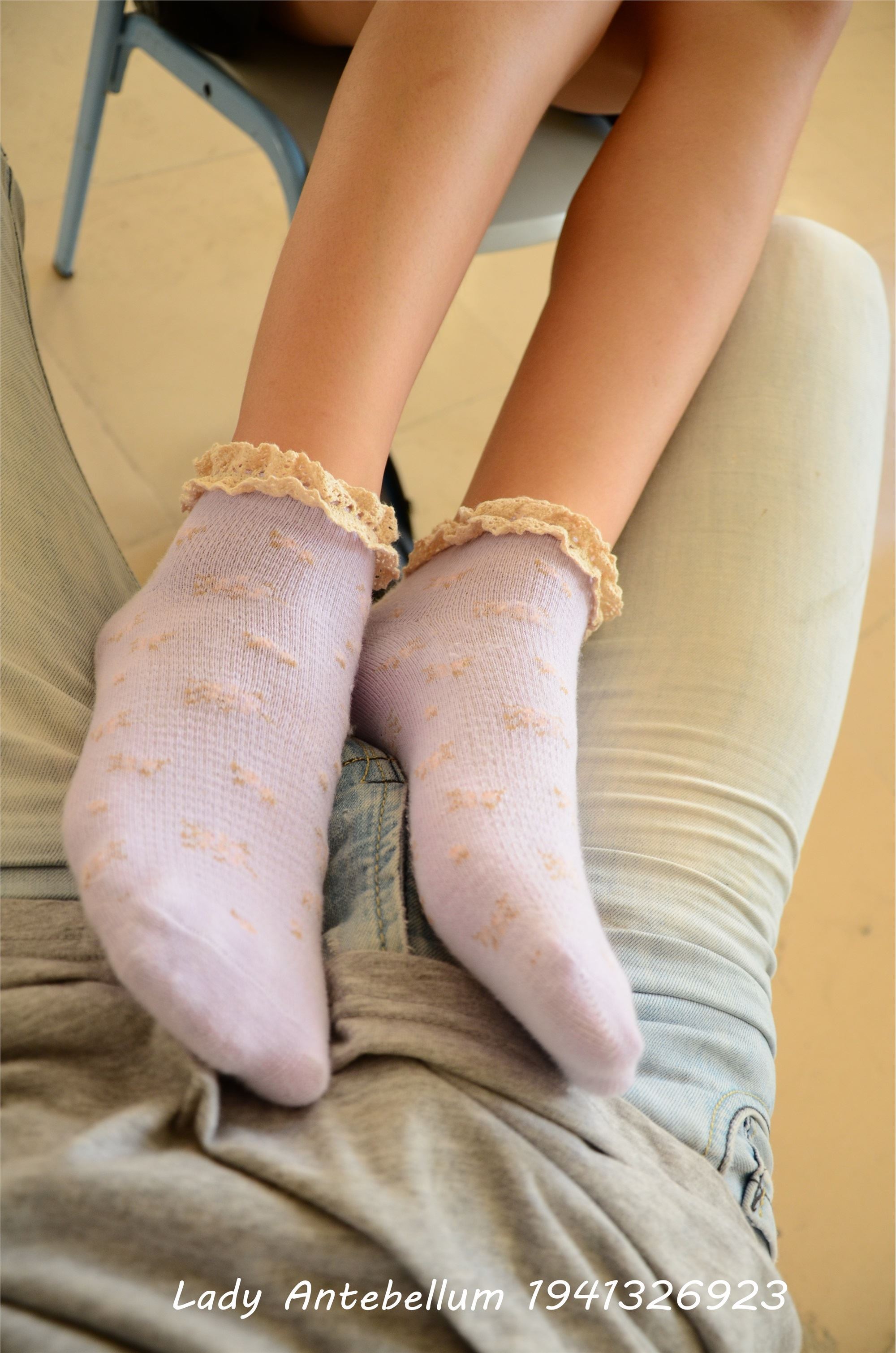 战前女神  恋足美腿棉袜女神级摄影套图 059