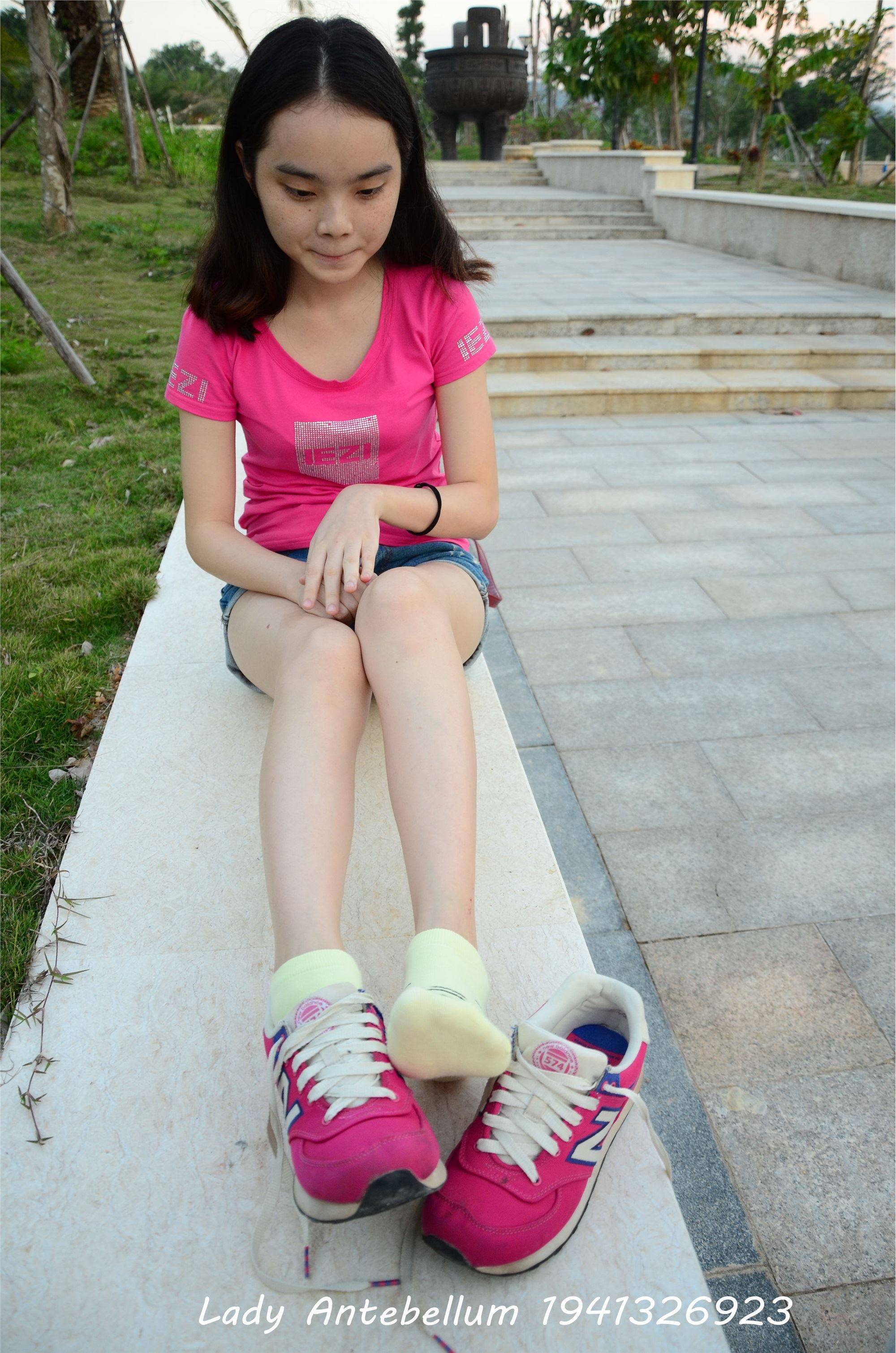 战前女神  恋足美腿棉袜女神级摄影套图 060