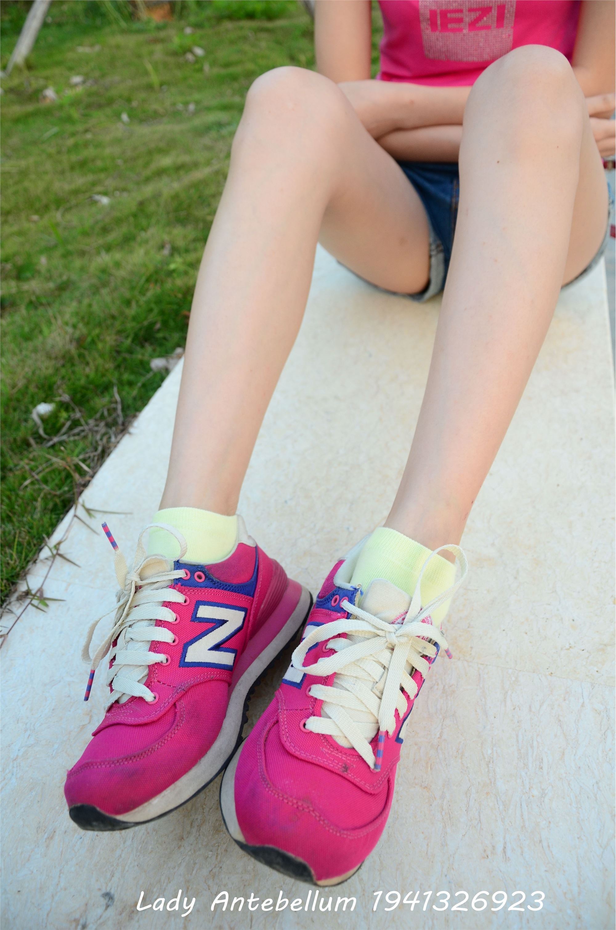 战前女神  恋足美腿棉袜女神级摄影套图 060