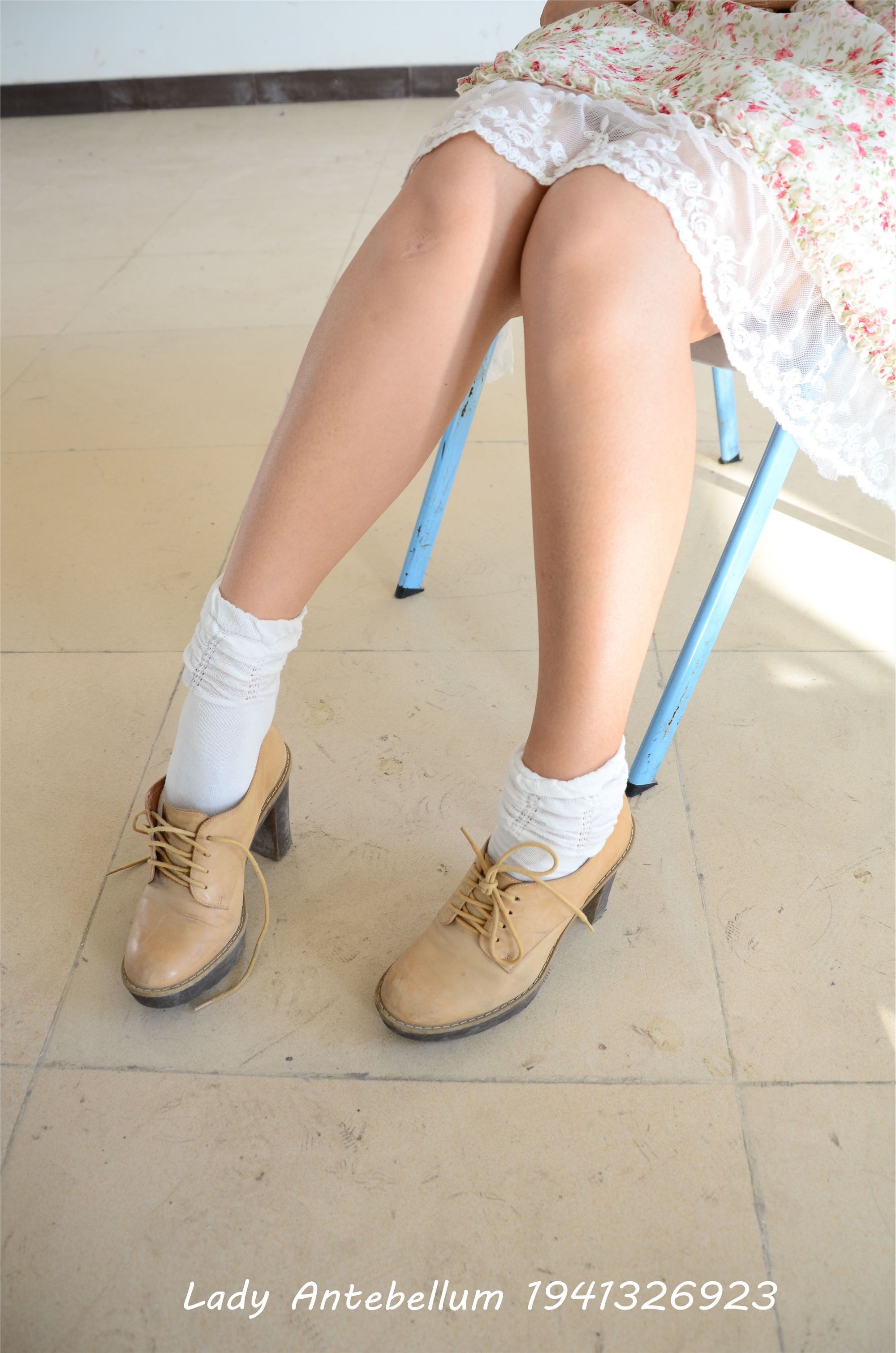 战前女神  恋足美腿棉袜女神级摄影套图 061