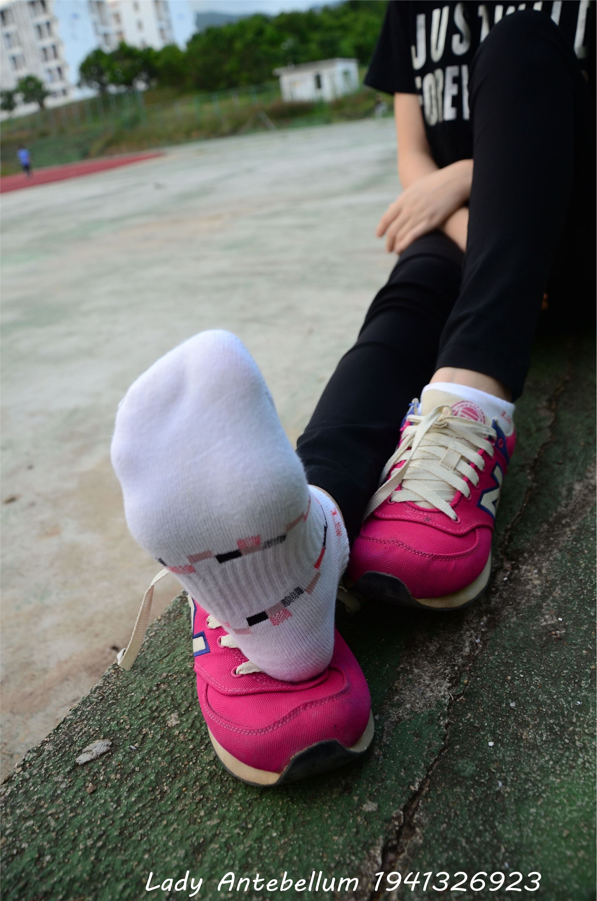 战前女神  恋足美腿棉袜女神级摄影套图 062