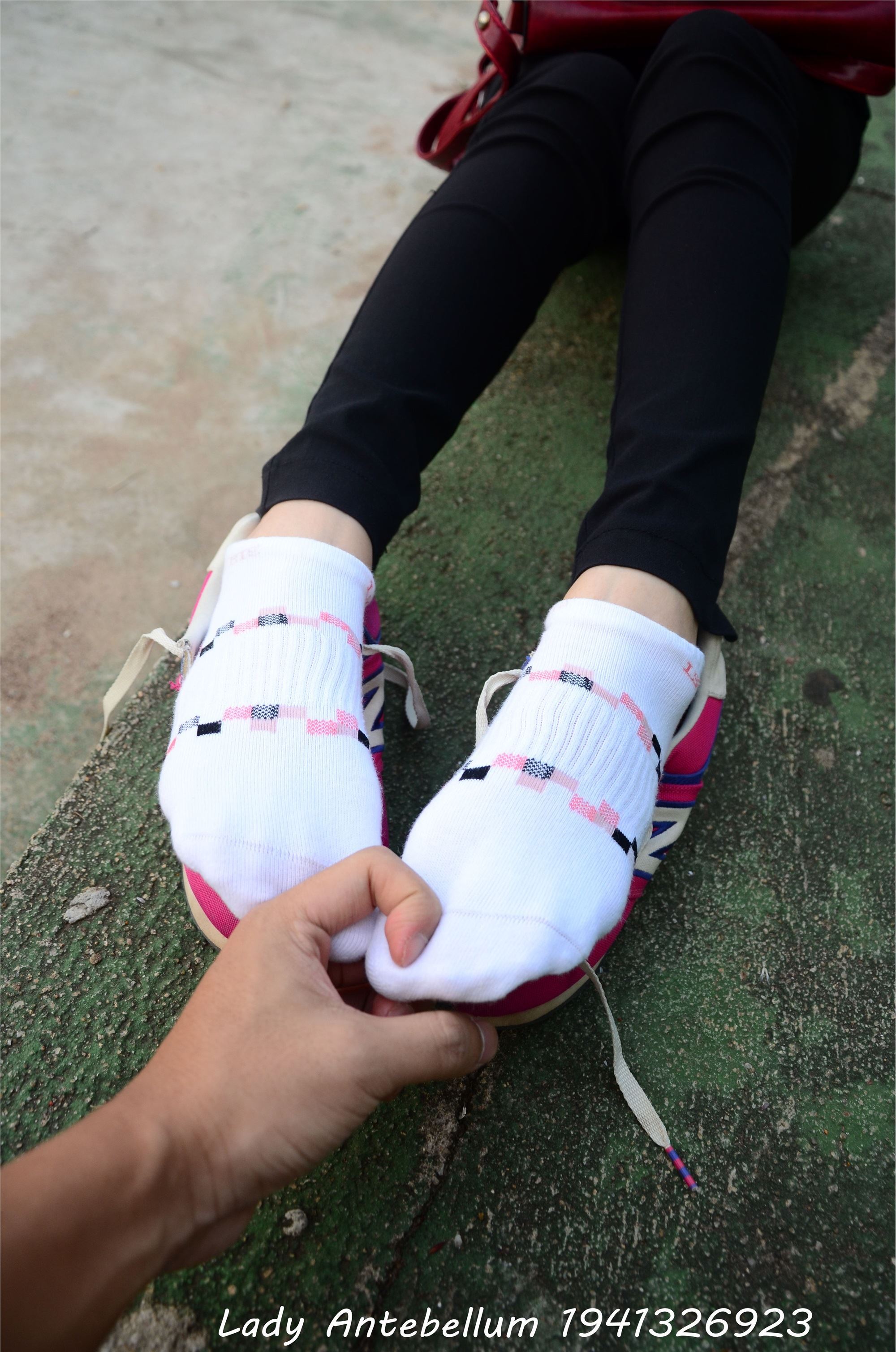 战前女神  恋足美腿棉袜女神级摄影套图 062