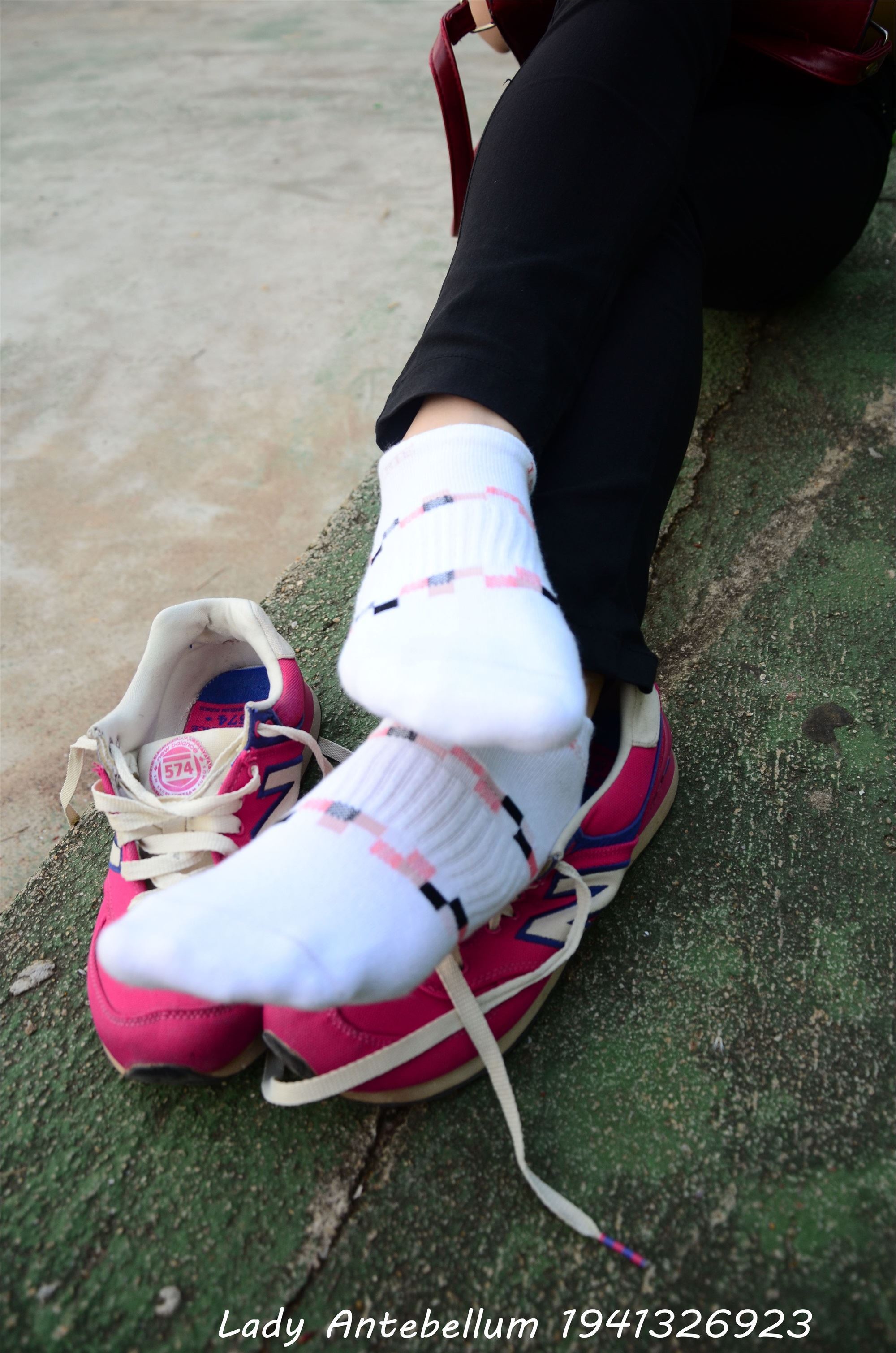 战前女神  恋足美腿棉袜女神级摄影套图 062