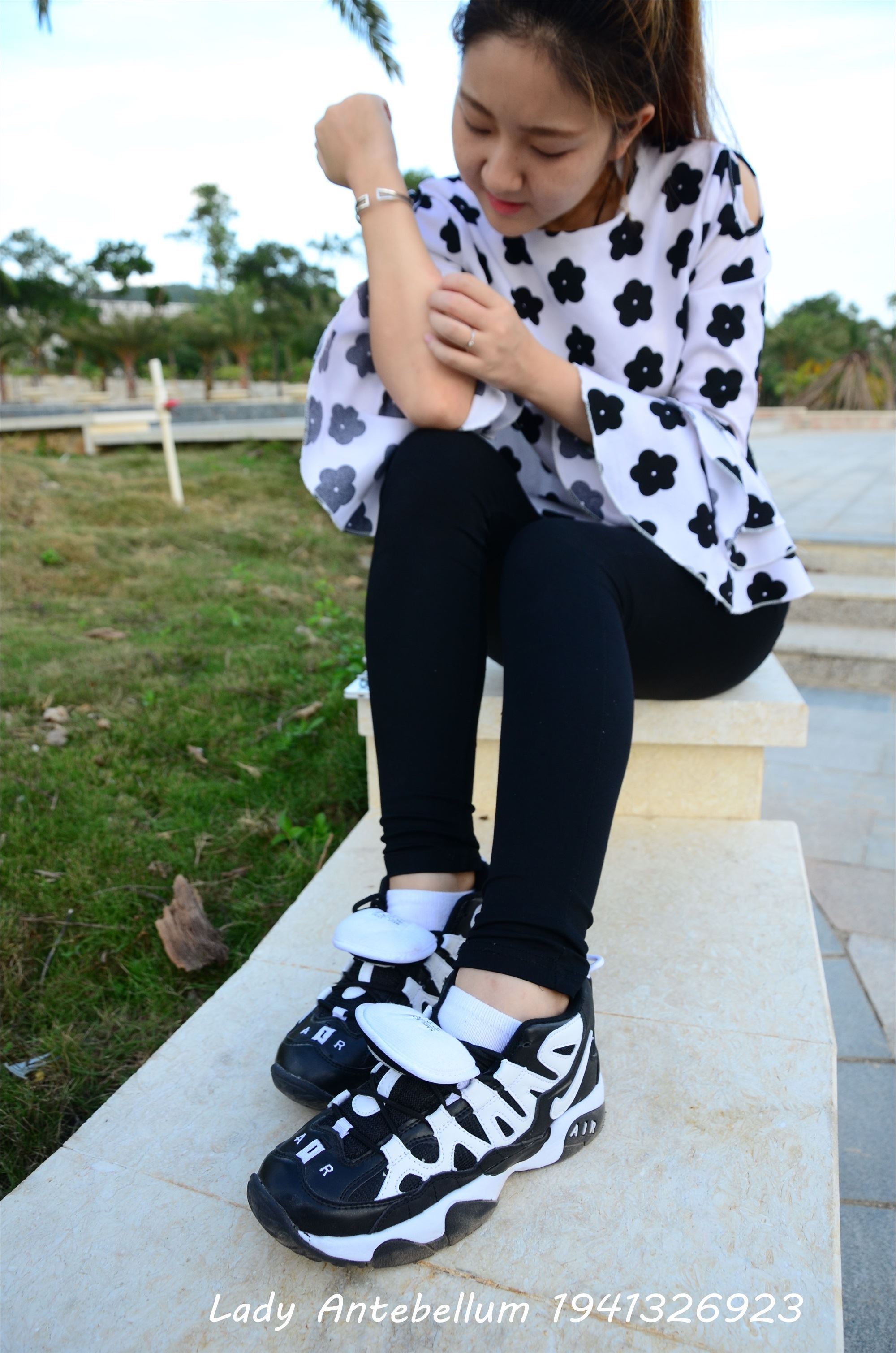 战前女神  恋足美腿棉袜女神级摄影套图 063