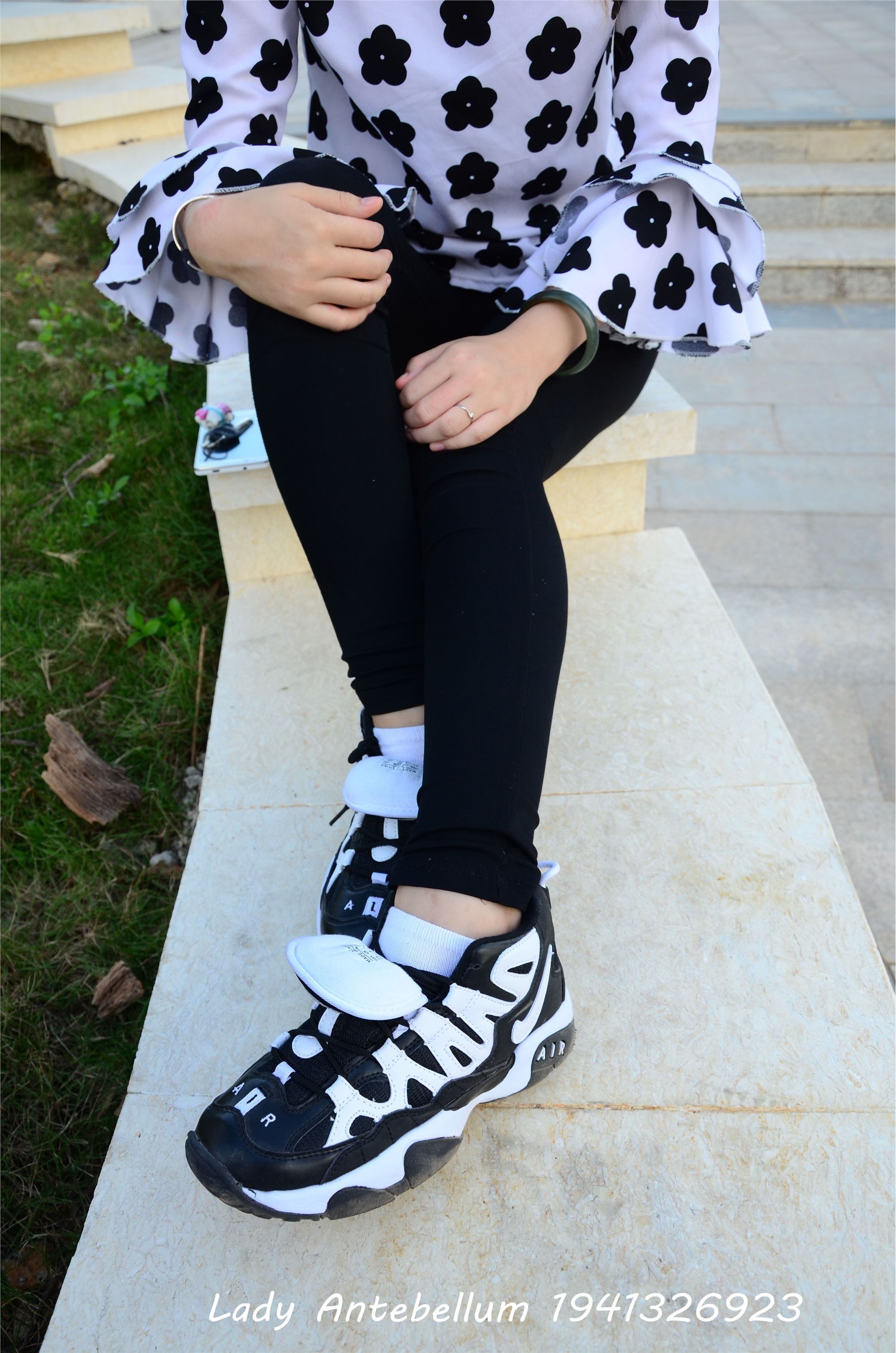 战前女神  恋足美腿棉袜女神级摄影套图 063