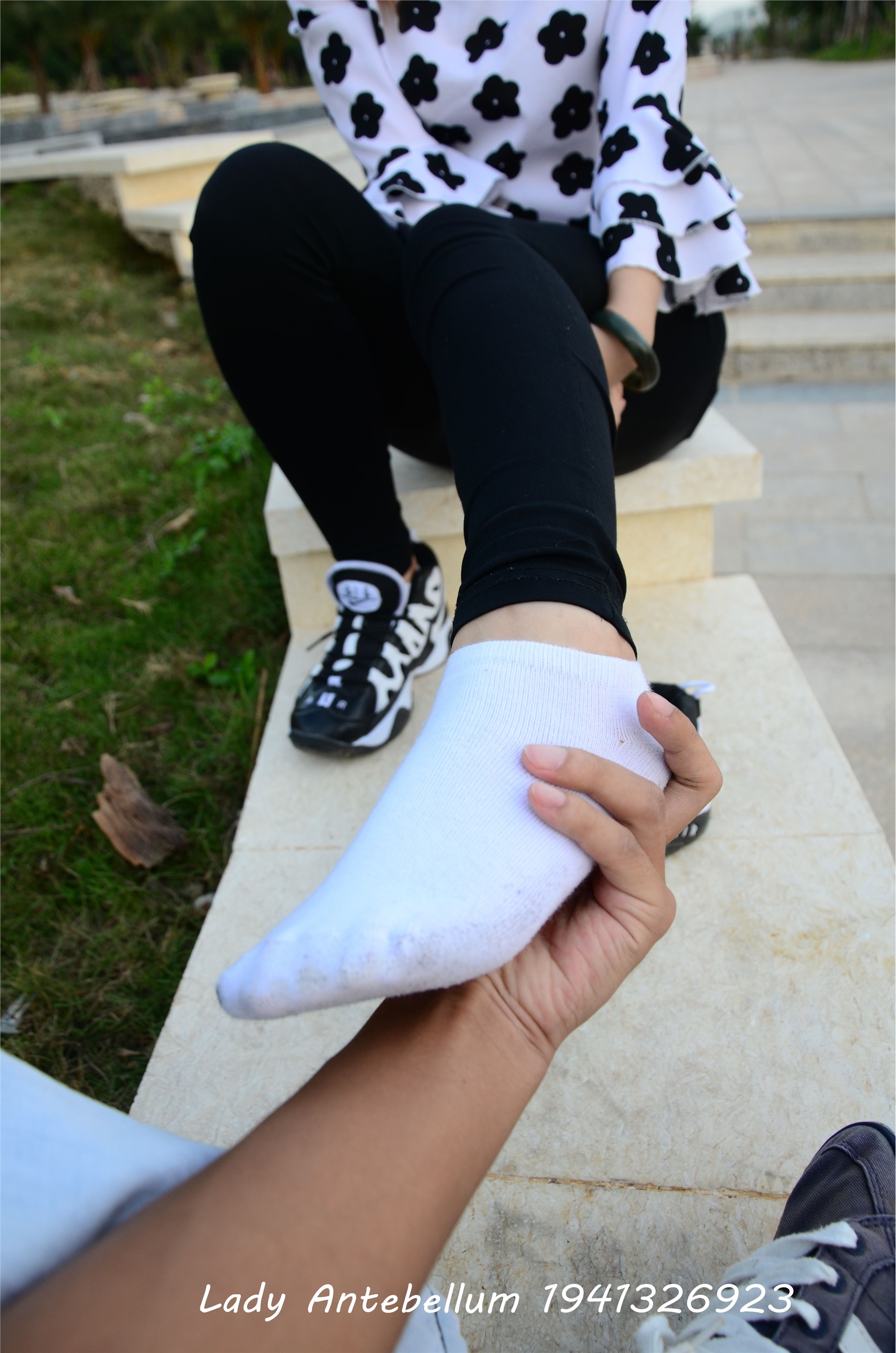 战前女神  恋足美腿棉袜女神级摄影套图 063